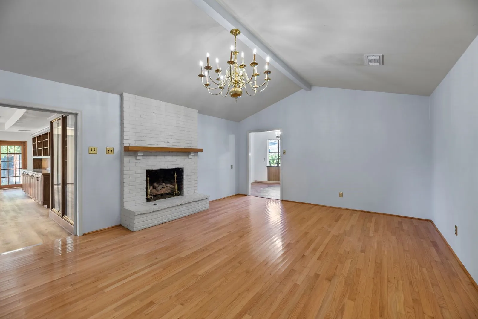 Single Family Residence For Rent in Dallas County , 6342 Annapolis Lane, Dallas, Texas 75214, 4 Bedroom, 3 Bathroom, 2 Garage spaces, 2,957 Sqft, built in 1968, mls#21375167, Real Estate Agent in Dallas, Homes For Rent in Dallas county, Homes For Rent in Dallas, Realtor in Dallas Texas, Real Estate Brokerage Independent Realty Texas, Luminita Cordes Realtor