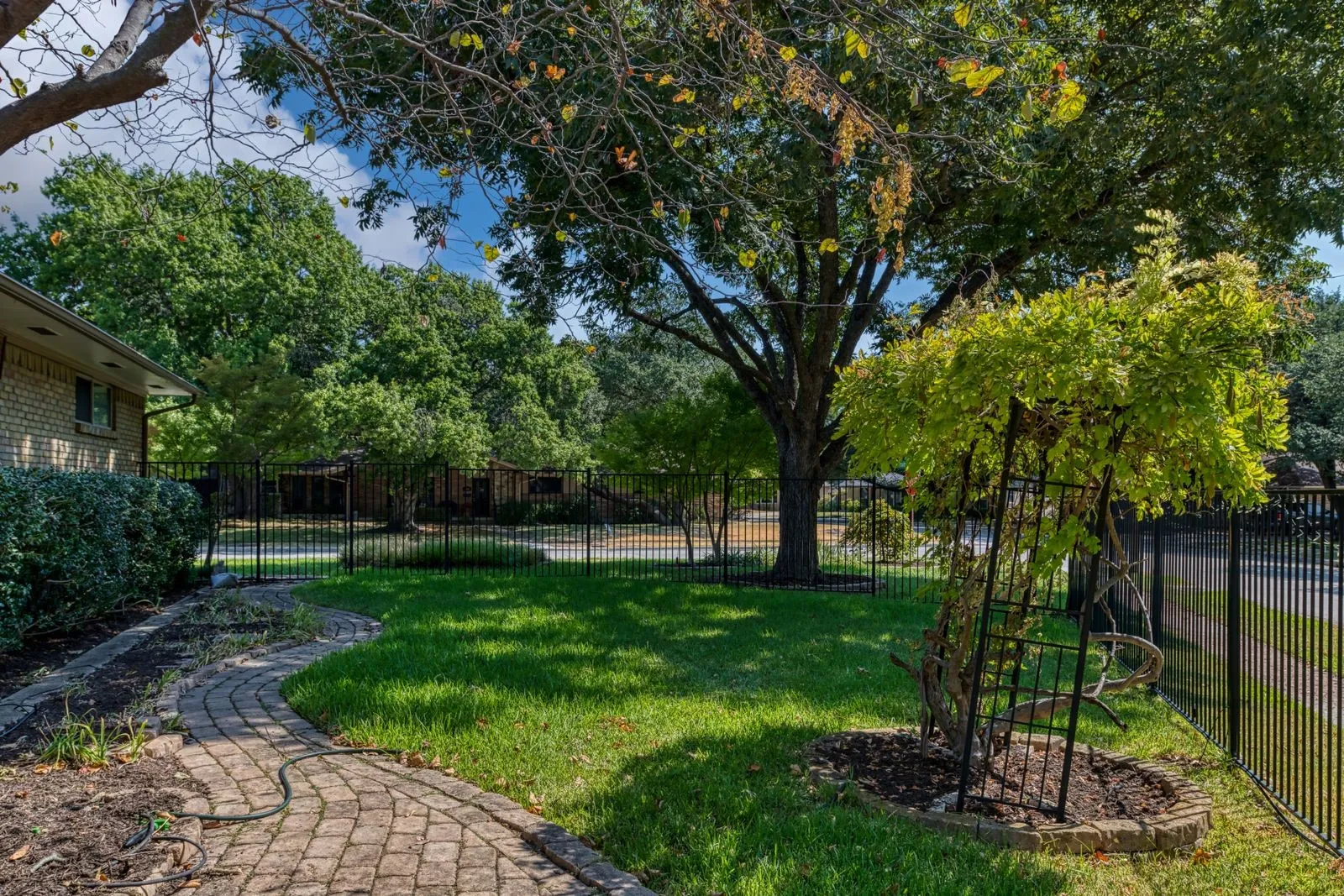 Single Family Residence For Rent in Dallas County , 6342 Annapolis Lane, Dallas, Texas 75214, 4 Bedroom, 3 Bathroom, 2 Garage spaces, 2,957 Sqft, built in 1968, mls#21375167, Real Estate Agent in Dallas, Homes For Rent in Dallas county, Homes For Rent in Dallas, Realtor in Dallas Texas, Real Estate Brokerage Independent Realty Texas, Luminita Cordes Realtor
