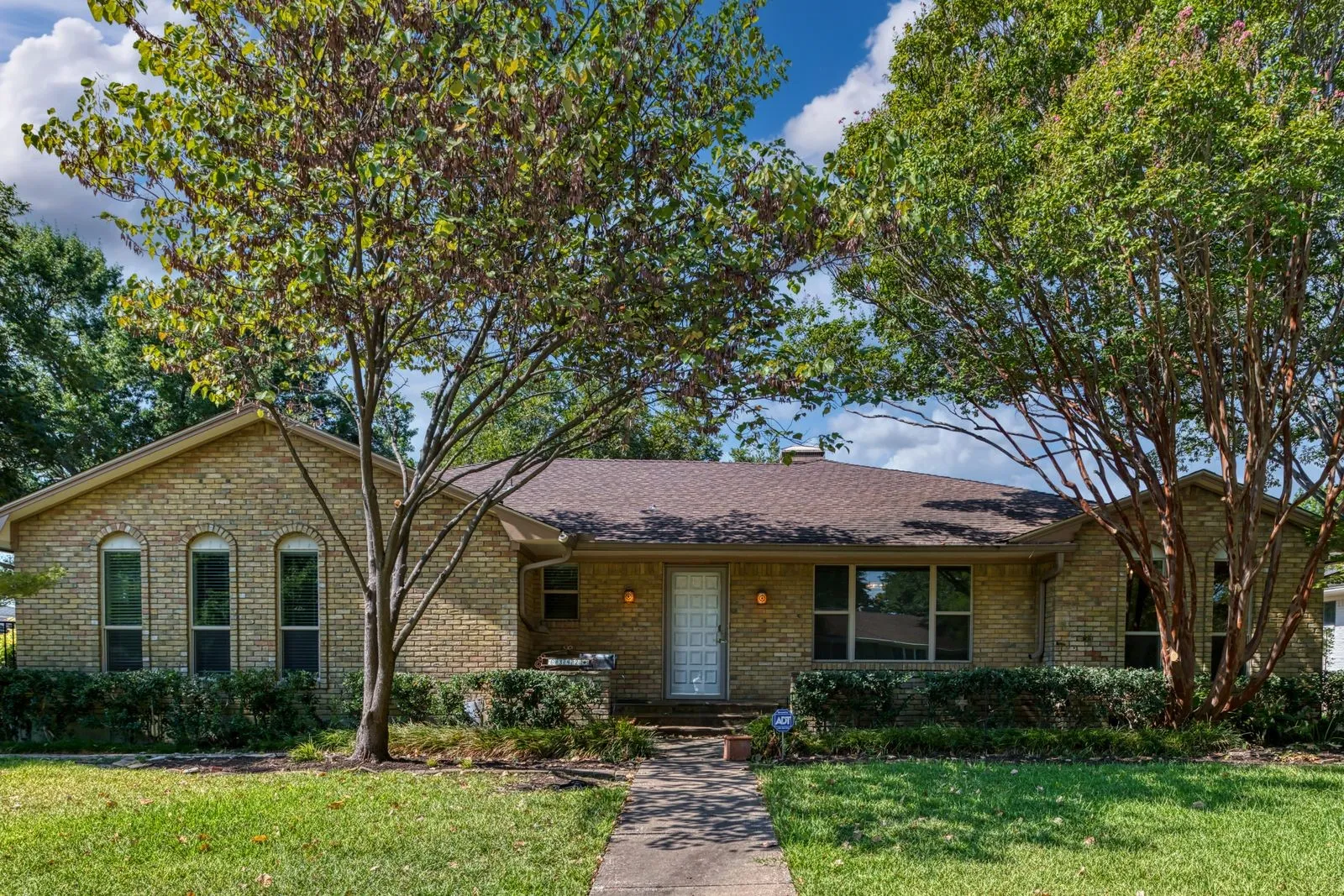 Single Family Residence For Rent in Dallas County , 6342 Annapolis Lane, Dallas, Texas 75214, 4 Bedroom, 3 Bathroom, 2 Garage spaces, 2,957 Sqft, built in 1968, mls#21375167, Real Estate Agent in Dallas, Homes For Rent in Dallas county, Homes For Rent in Dallas, Realtor in Dallas Texas, Real Estate Brokerage Independent Realty Texas, Luminita Cordes Realtor