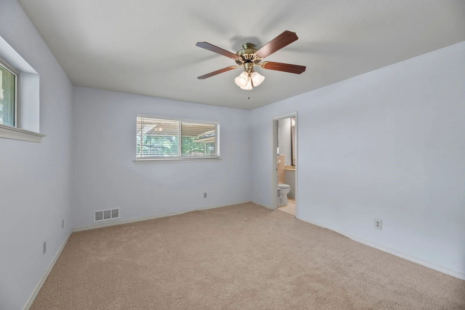 Single Family Residence For Rent in Dallas County , 6342 Annapolis Lane, Dallas, Texas 75214, 4 Bedroom, 3 Bathroom, 2 Garage spaces, 2,957 Sqft, built in 1968, mls#21375167, Real Estate Agent in Dallas, Homes For Rent in Dallas county, Homes For Rent in Dallas, Realtor in Dallas Texas, Real Estate Brokerage Independent Realty Texas, Luminita Cordes Realtor