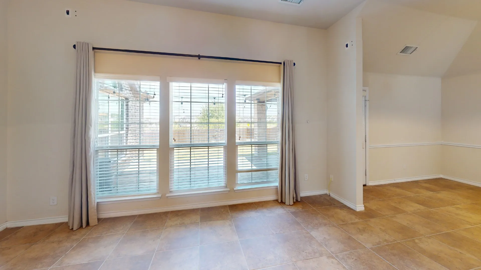 Single Family Residence For Rent in Tarrant County , 8300 Blue Periwinkle Lane, Fort Worth, Texas 76123, 4 Bedroom, 4 Bathroom, 2 Garage spaces, 2,817 Sqft, built in 2013, mls#21375188, Real Estate Agent in Fort Worth, Homes For Rent in Tarrant county, Homes For Rent in Fort Worth, Realtor in Fort Worth Texas, Real Estate Brokerage Independent Realty Texas, Luminita Cordes Realtor