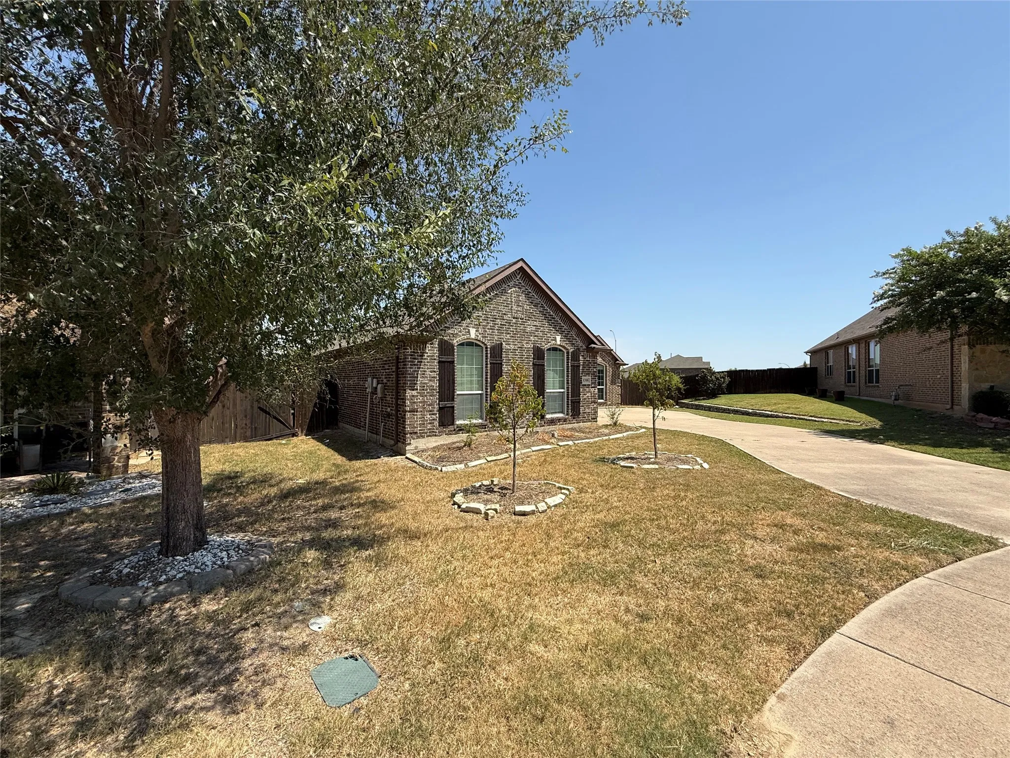 Single Family Residence For Rent in Tarrant County , 8300 Blue Periwinkle Lane, Fort Worth, Texas 76123, 4 Bedroom, 4 Bathroom, 2 Garage spaces, 2,817 Sqft, built in 2013, mls#21375188, Real Estate Agent in Fort Worth, Homes For Rent in Tarrant county, Homes For Rent in Fort Worth, Realtor in Fort Worth Texas, Real Estate Brokerage Independent Realty Texas, Luminita Cordes Realtor