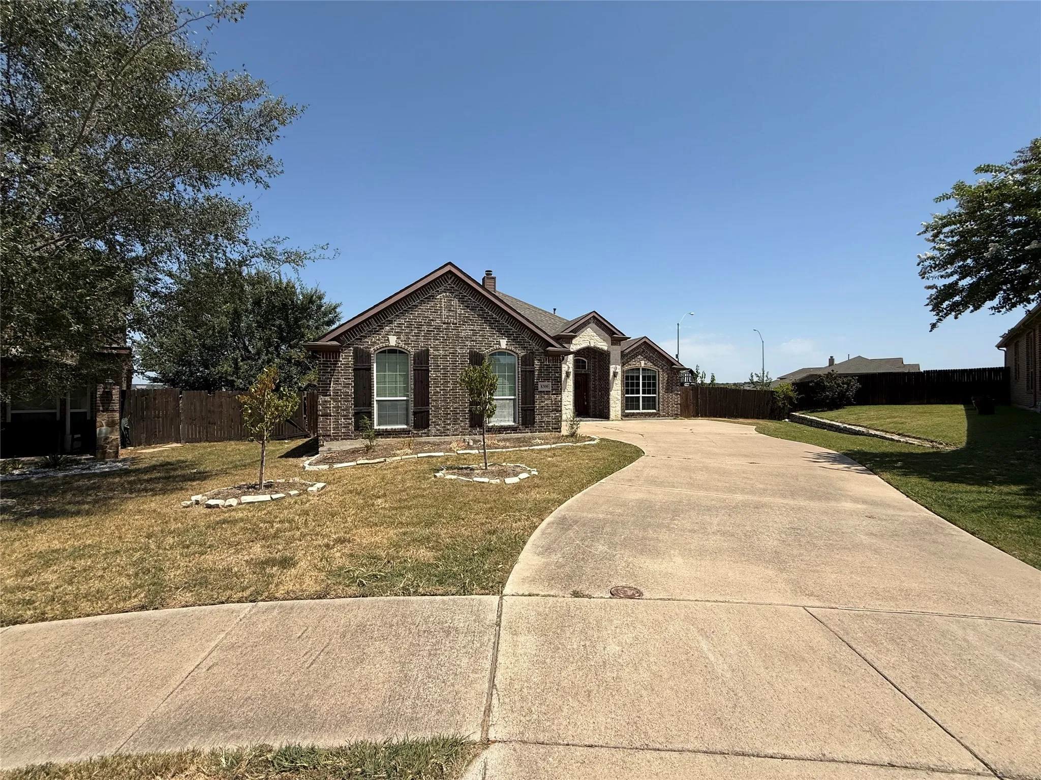 Single Family Residence For Rent in Tarrant County , 8300 Blue Periwinkle Lane, Fort Worth, Texas 76123, 4 Bedroom, 4 Bathroom, 2 Garage spaces, 2,817 Sqft, built in 2013, mls#21375188, Real Estate Agent in Fort Worth, Homes For Rent in Tarrant county, Homes For Rent in Fort Worth, Realtor in Fort Worth Texas, Real Estate Brokerage Independent Realty Texas, Luminita Cordes Realtor
