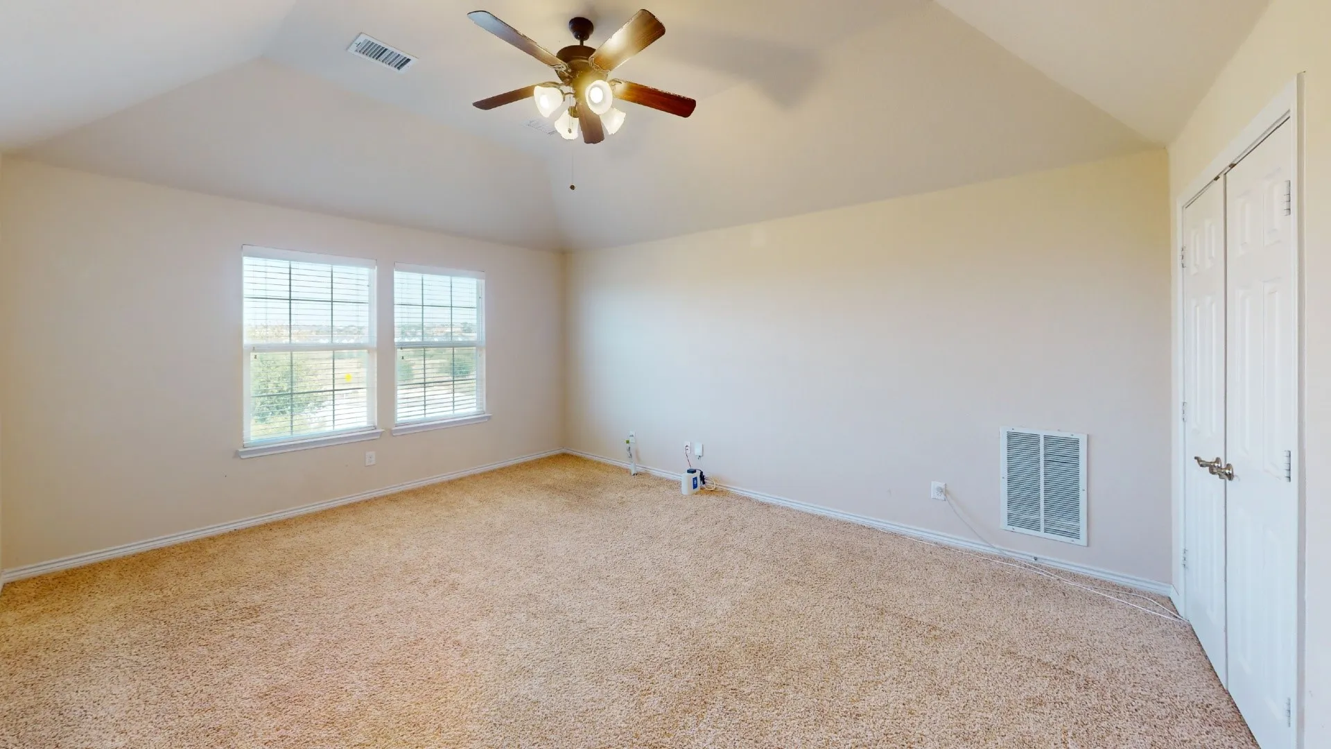 Single Family Residence For Rent in Tarrant County , 8300 Blue Periwinkle Lane, Fort Worth, Texas 76123, 4 Bedroom, 4 Bathroom, 2 Garage spaces, 2,817 Sqft, built in 2013, mls#21375188, Real Estate Agent in Fort Worth, Homes For Rent in Tarrant county, Homes For Rent in Fort Worth, Realtor in Fort Worth Texas, Real Estate Brokerage Independent Realty Texas, Luminita Cordes Realtor
