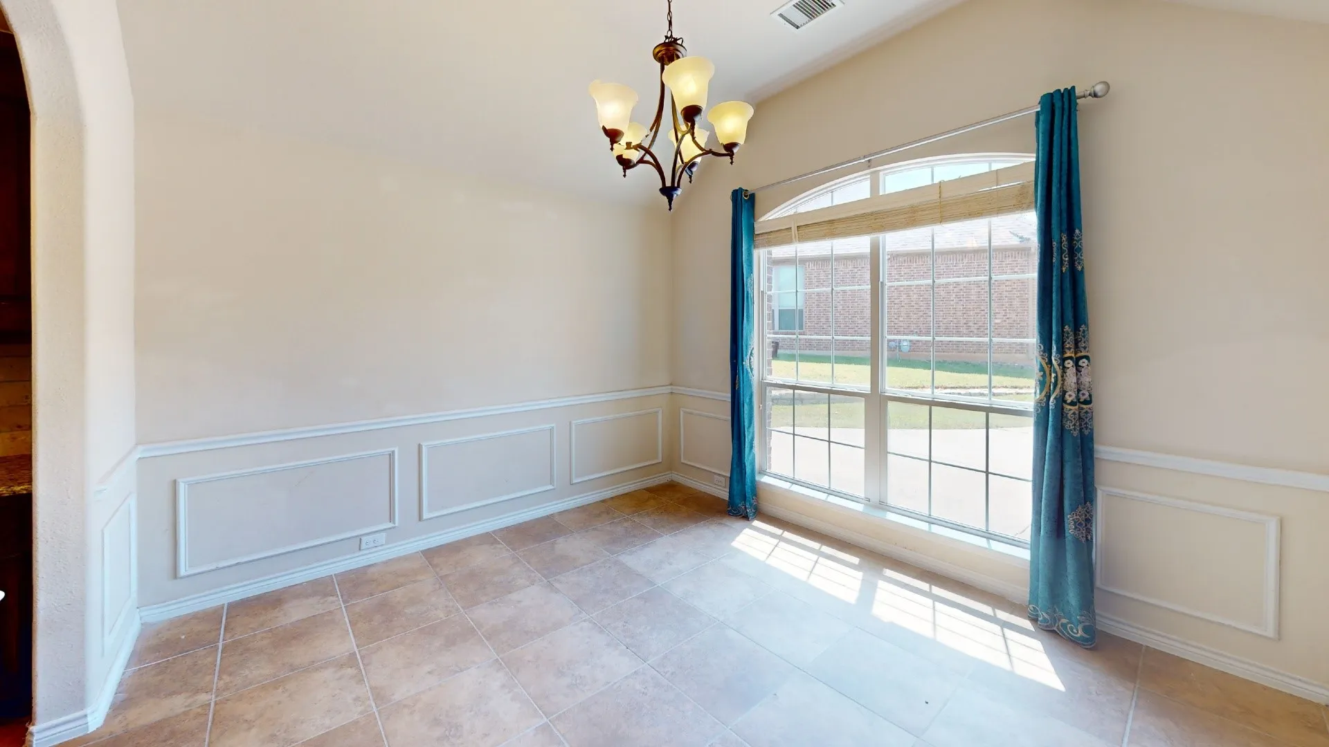 Single Family Residence For Rent in Tarrant County , 8300 Blue Periwinkle Lane, Fort Worth, Texas 76123, 4 Bedroom, 4 Bathroom, 2 Garage spaces, 2,817 Sqft, built in 2013, mls#21375188, Real Estate Agent in Fort Worth, Homes For Rent in Tarrant county, Homes For Rent in Fort Worth, Realtor in Fort Worth Texas, Real Estate Brokerage Independent Realty Texas, Luminita Cordes Realtor