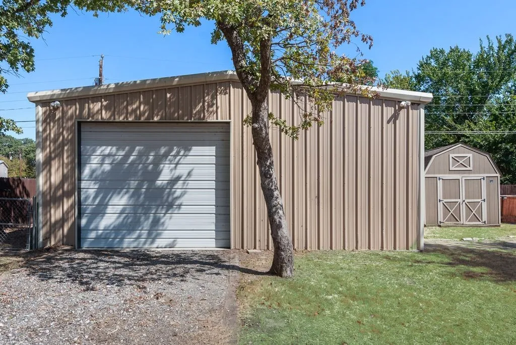Manufactured Home For Sale in Tarrant County , 1517 Mockingbird Lane, Pelican Bay, Texas 76020, 3 Bedroom, 2 Bathroom, Garage spaces, 1,408 Sqft, built in 2014, mls#21375165, Real Estate Agent in Pelican Bay, Homes For Sale in Tarrant county, Homes For Sale in Pelican Bay, Realtor in Pelican Bay Texas, Real Estate Brokerage Independent Realty Texas, Luminita Cordes Realtor