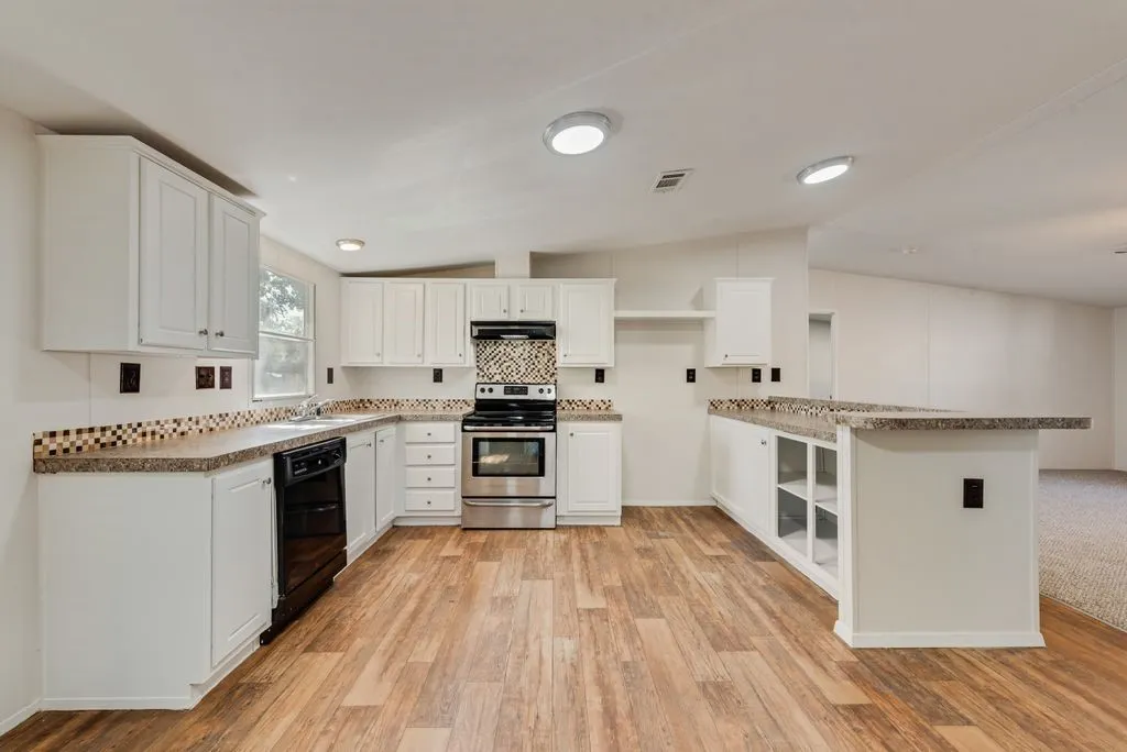 Manufactured Home For Sale in Tarrant County , 1517 Mockingbird Lane, Pelican Bay, Texas 76020, 3 Bedroom, 2 Bathroom, Garage spaces, 1,408 Sqft, built in 2014, mls#21375165, Real Estate Agent in Pelican Bay, Homes For Sale in Tarrant county, Homes For Sale in Pelican Bay, Realtor in Pelican Bay Texas, Real Estate Brokerage Independent Realty Texas, Luminita Cordes Realtor