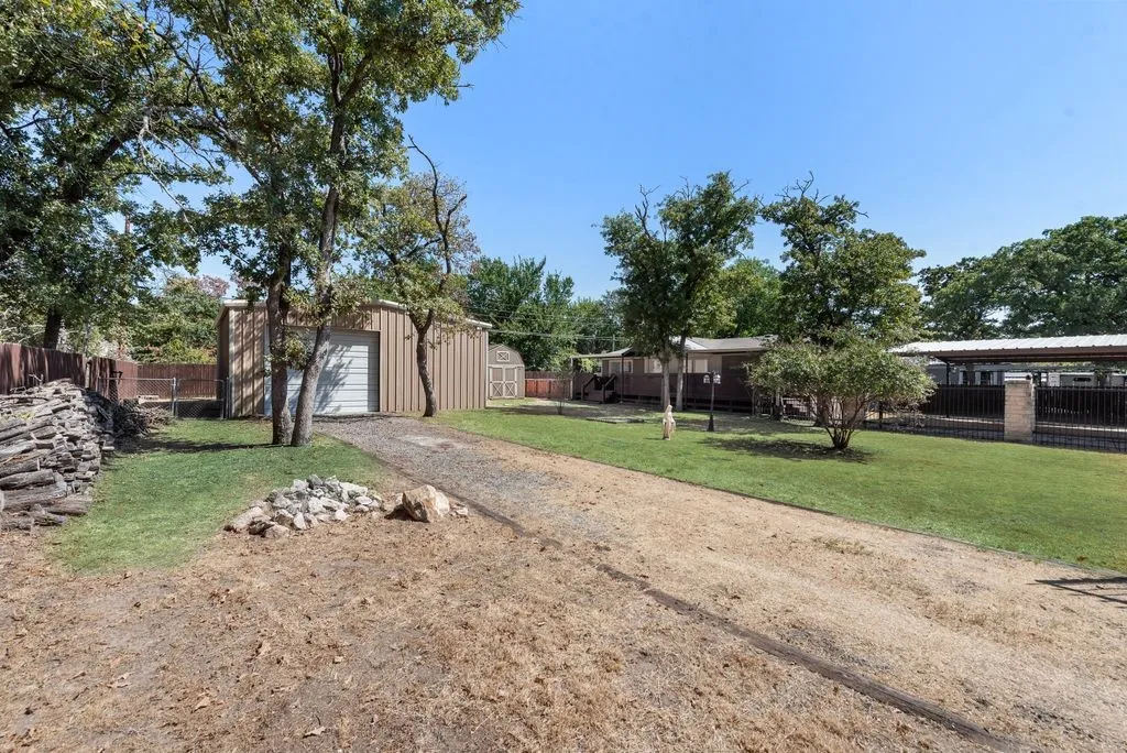 Manufactured Home For Sale in Tarrant County , 1517 Mockingbird Lane, Pelican Bay, Texas 76020, 3 Bedroom, 2 Bathroom, Garage spaces, 1,408 Sqft, built in 2014, mls#21375165, Real Estate Agent in Pelican Bay, Homes For Sale in Tarrant county, Homes For Sale in Pelican Bay, Realtor in Pelican Bay Texas, Real Estate Brokerage Independent Realty Texas, Luminita Cordes Realtor