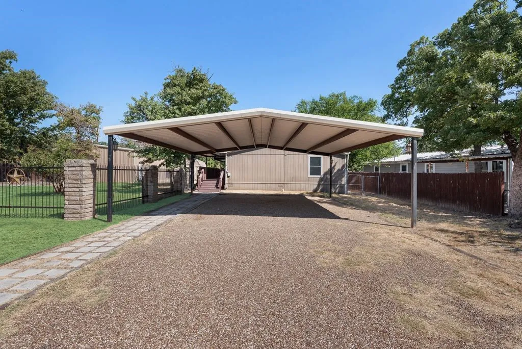 Manufactured Home For Sale in Tarrant County , 1517 Mockingbird Lane, Pelican Bay, Texas 76020, 3 Bedroom, 2 Bathroom, Garage spaces, 1,408 Sqft, built in 2014, mls#21375165, Real Estate Agent in Pelican Bay, Homes For Sale in Tarrant county, Homes For Sale in Pelican Bay, Realtor in Pelican Bay Texas, Real Estate Brokerage Independent Realty Texas, Luminita Cordes Realtor