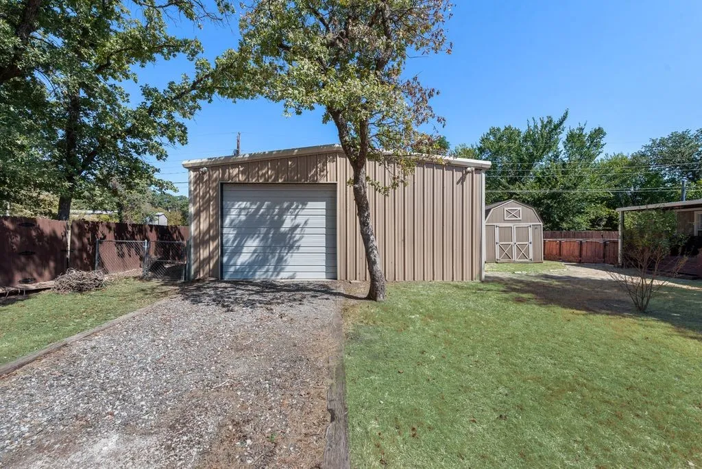Manufactured Home For Sale in Tarrant County , 1517 Mockingbird Lane, Pelican Bay, Texas 76020, 3 Bedroom, 2 Bathroom, Garage spaces, 1,408 Sqft, built in 2014, mls#21375165, Real Estate Agent in Pelican Bay, Homes For Sale in Tarrant county, Homes For Sale in Pelican Bay, Realtor in Pelican Bay Texas, Real Estate Brokerage Independent Realty Texas, Luminita Cordes Realtor