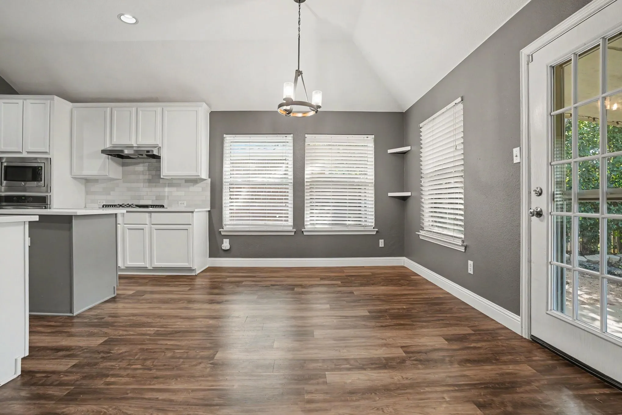 Single Family Residence For Sale in Tarrant County , 1 Mary Lou Court, Mansfield, Texas 76063, 3 Bedroom, 2 Bathroom, 2 Garage spaces, 2,293 Sqft, built in 2002, mls#21372728, Real Estate Agent in Mansfield, Homes For Sale in Tarrant county, Homes For Sale in Mansfield, Realtor in Mansfield Texas, Real Estate Brokerage Independent Realty Texas, Luminita Cordes Realtor