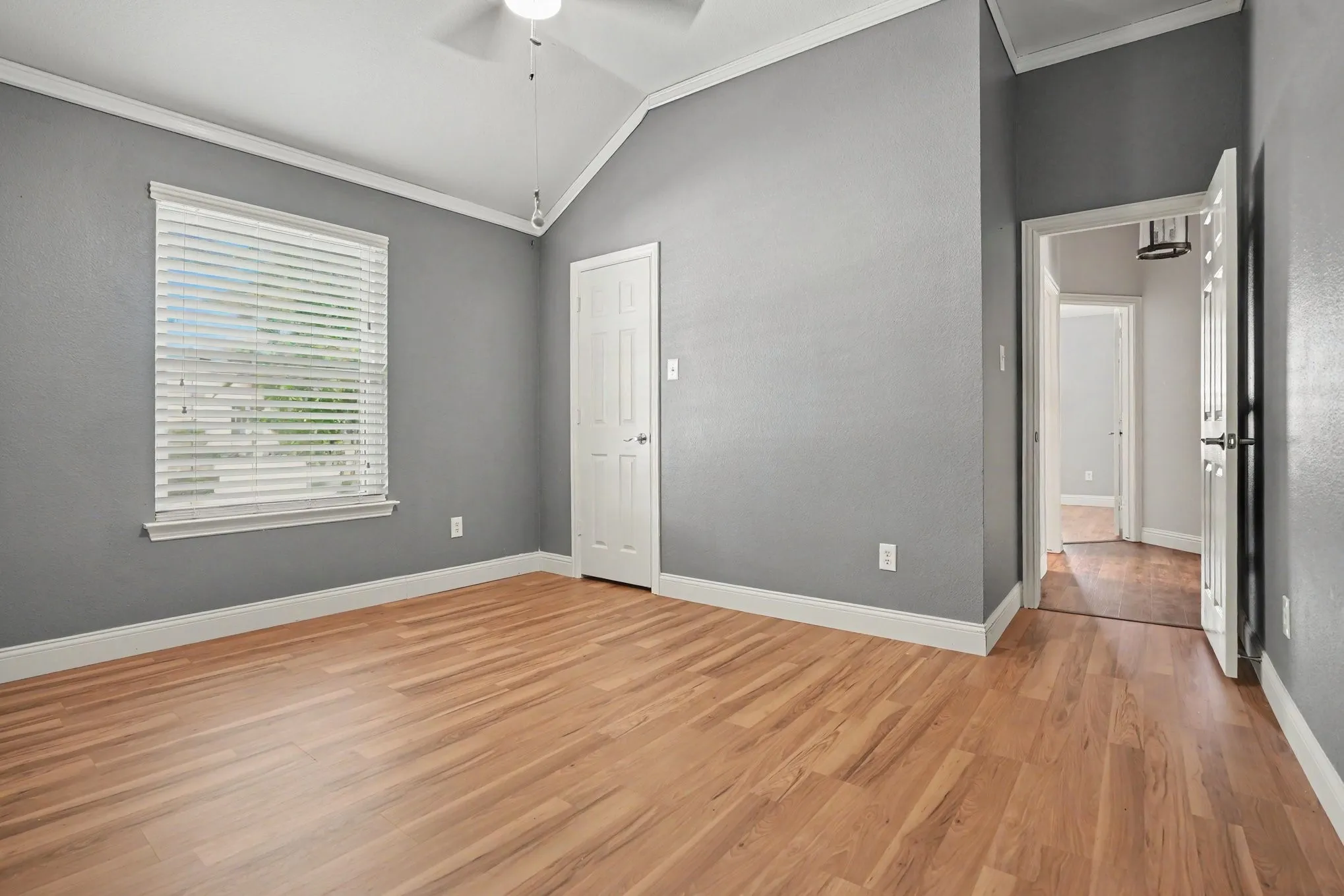Single Family Residence For Sale in Tarrant County , 1 Mary Lou Court, Mansfield, Texas 76063, 3 Bedroom, 2 Bathroom, 2 Garage spaces, 2,293 Sqft, built in 2002, mls#21372728, Real Estate Agent in Mansfield, Homes For Sale in Tarrant county, Homes For Sale in Mansfield, Realtor in Mansfield Texas, Real Estate Brokerage Independent Realty Texas, Luminita Cordes Realtor