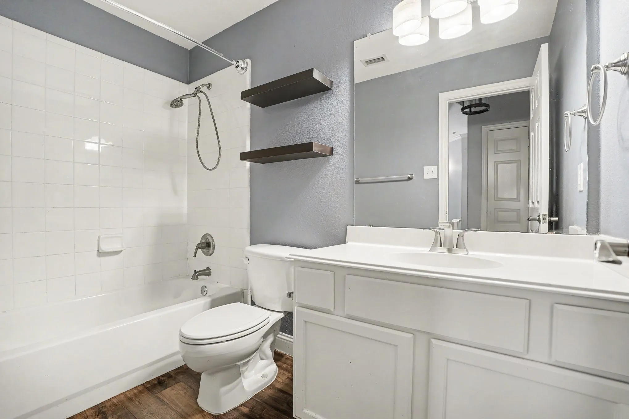 Single Family Residence For Sale in Tarrant County , 1 Mary Lou Court, Mansfield, Texas 76063, 3 Bedroom, 2 Bathroom, 2 Garage spaces, 2,293 Sqft, built in 2002, mls#21372728, Real Estate Agent in Mansfield, Homes For Sale in Tarrant county, Homes For Sale in Mansfield, Realtor in Mansfield Texas, Real Estate Brokerage Independent Realty Texas, Luminita Cordes Realtor