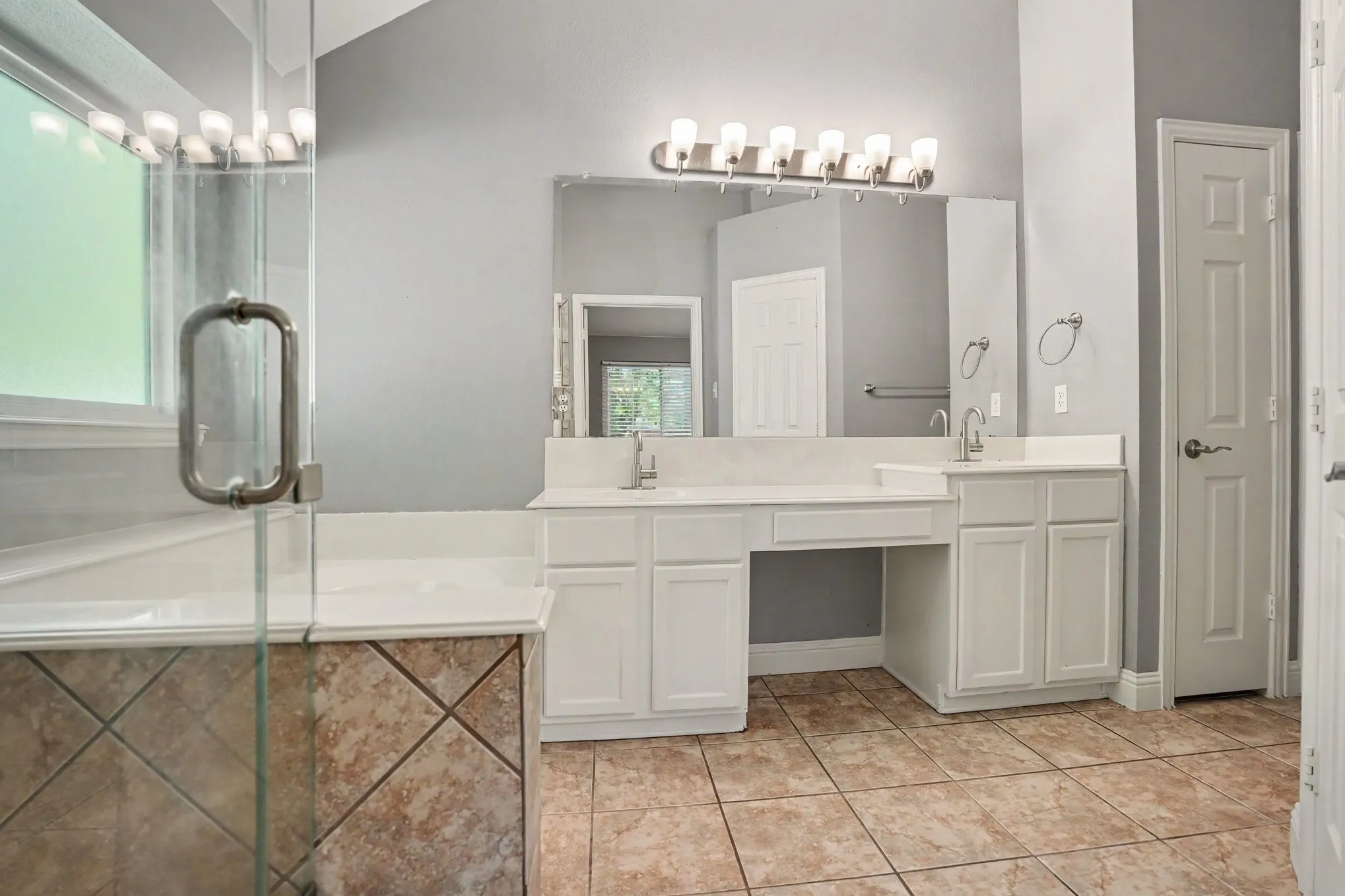 Single Family Residence For Sale in Tarrant County , 1 Mary Lou Court, Mansfield, Texas 76063, 3 Bedroom, 2 Bathroom, 2 Garage spaces, 2,293 Sqft, built in 2002, mls#21372728, Real Estate Agent in Mansfield, Homes For Sale in Tarrant county, Homes For Sale in Mansfield, Realtor in Mansfield Texas, Real Estate Brokerage Independent Realty Texas, Luminita Cordes Realtor