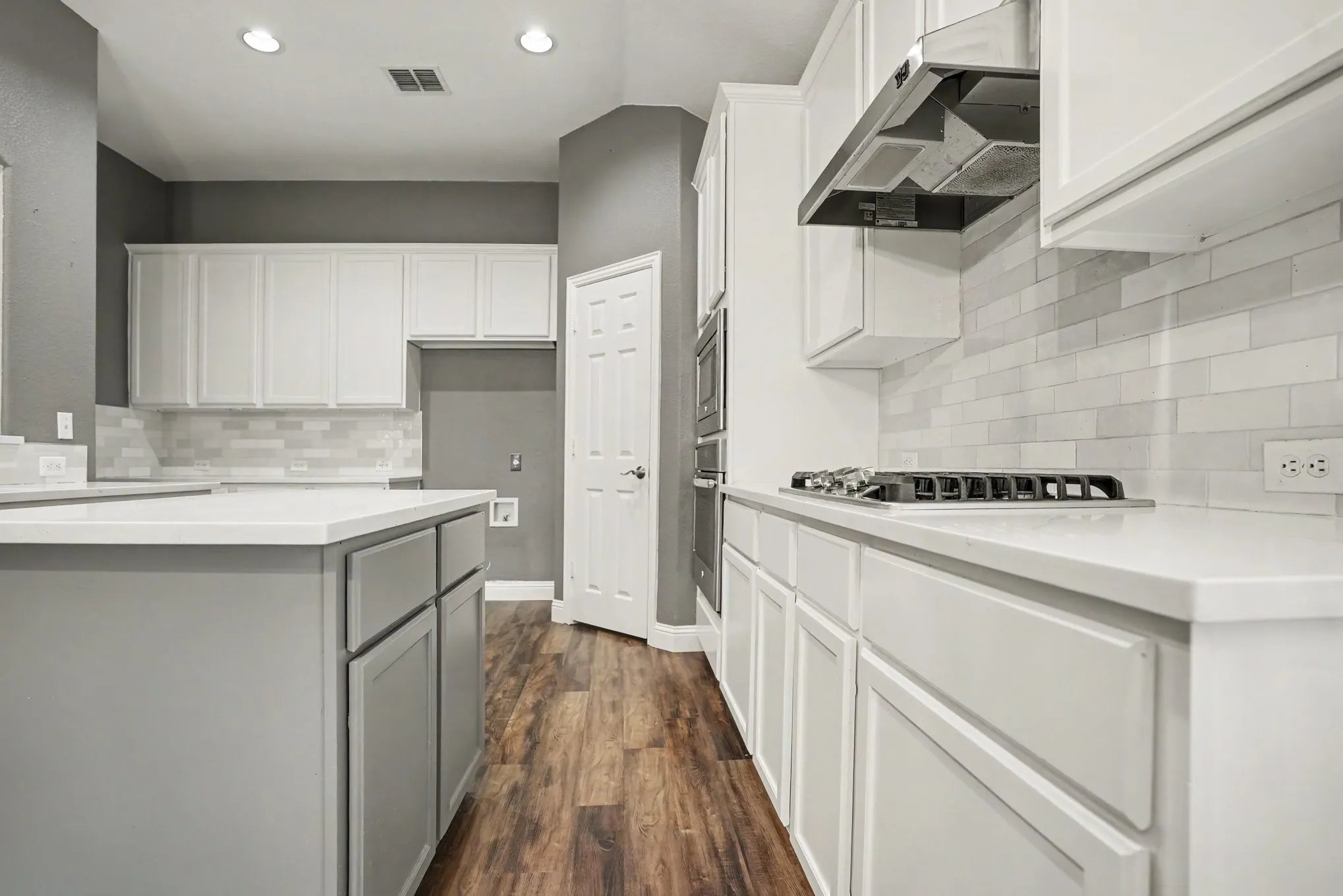 Single Family Residence For Sale in Tarrant County , 1 Mary Lou Court, Mansfield, Texas 76063, 3 Bedroom, 2 Bathroom, 2 Garage spaces, 2,293 Sqft, built in 2002, mls#21372728, Real Estate Agent in Mansfield, Homes For Sale in Tarrant county, Homes For Sale in Mansfield, Realtor in Mansfield Texas, Real Estate Brokerage Independent Realty Texas, Luminita Cordes Realtor
