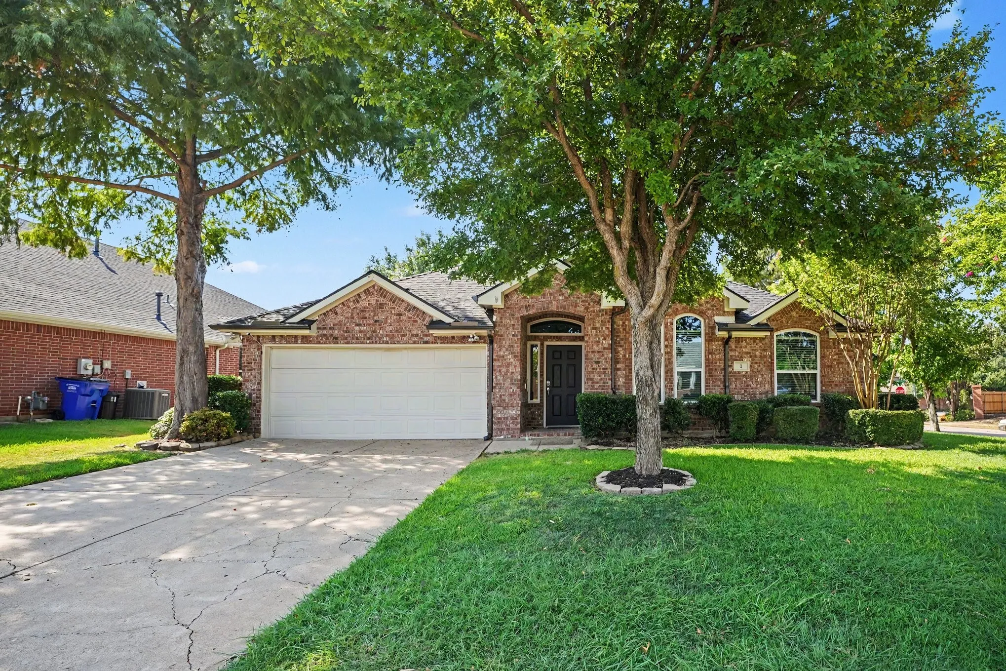 Single Family Residence For Sale in Tarrant County , 1 Mary Lou Court, Mansfield, Texas 76063, 3 Bedroom, 2 Bathroom, 2 Garage spaces, 2,293 Sqft, built in 2002, mls#21372728, Real Estate Agent in Mansfield, Homes For Sale in Tarrant county, Homes For Sale in Mansfield, Realtor in Mansfield Texas, Real Estate Brokerage Independent Realty Texas, Luminita Cordes Realtor