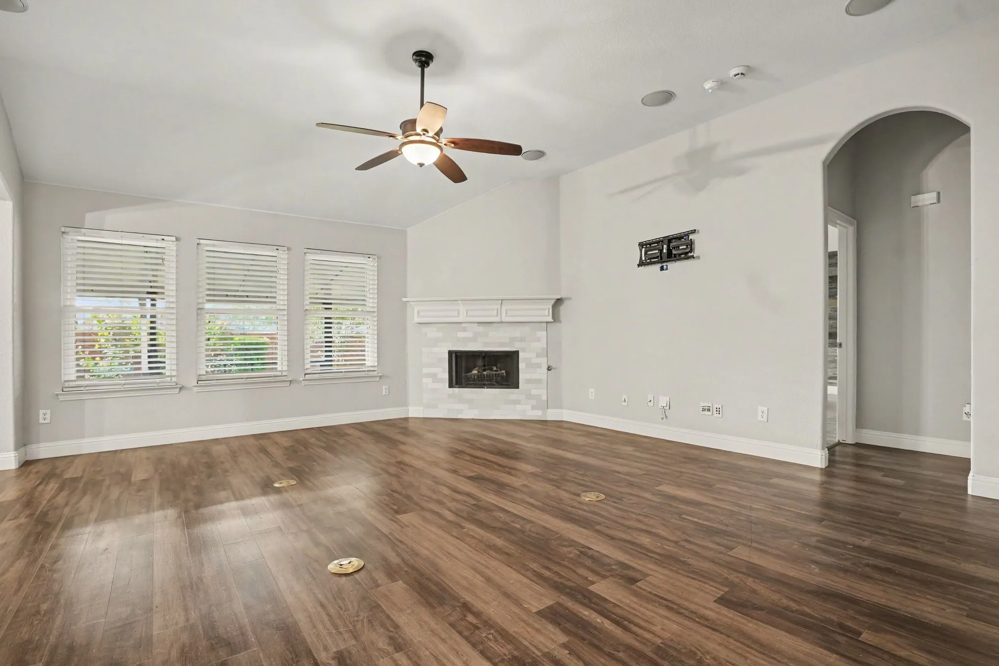 Single Family Residence For Sale in Tarrant County , 1 Mary Lou Court, Mansfield, Texas 76063, 3 Bedroom, 2 Bathroom, 2 Garage spaces, 2,293 Sqft, built in 2002, mls#21372728, Real Estate Agent in Mansfield, Homes For Sale in Tarrant county, Homes For Sale in Mansfield, Realtor in Mansfield Texas, Real Estate Brokerage Independent Realty Texas, Luminita Cordes Realtor