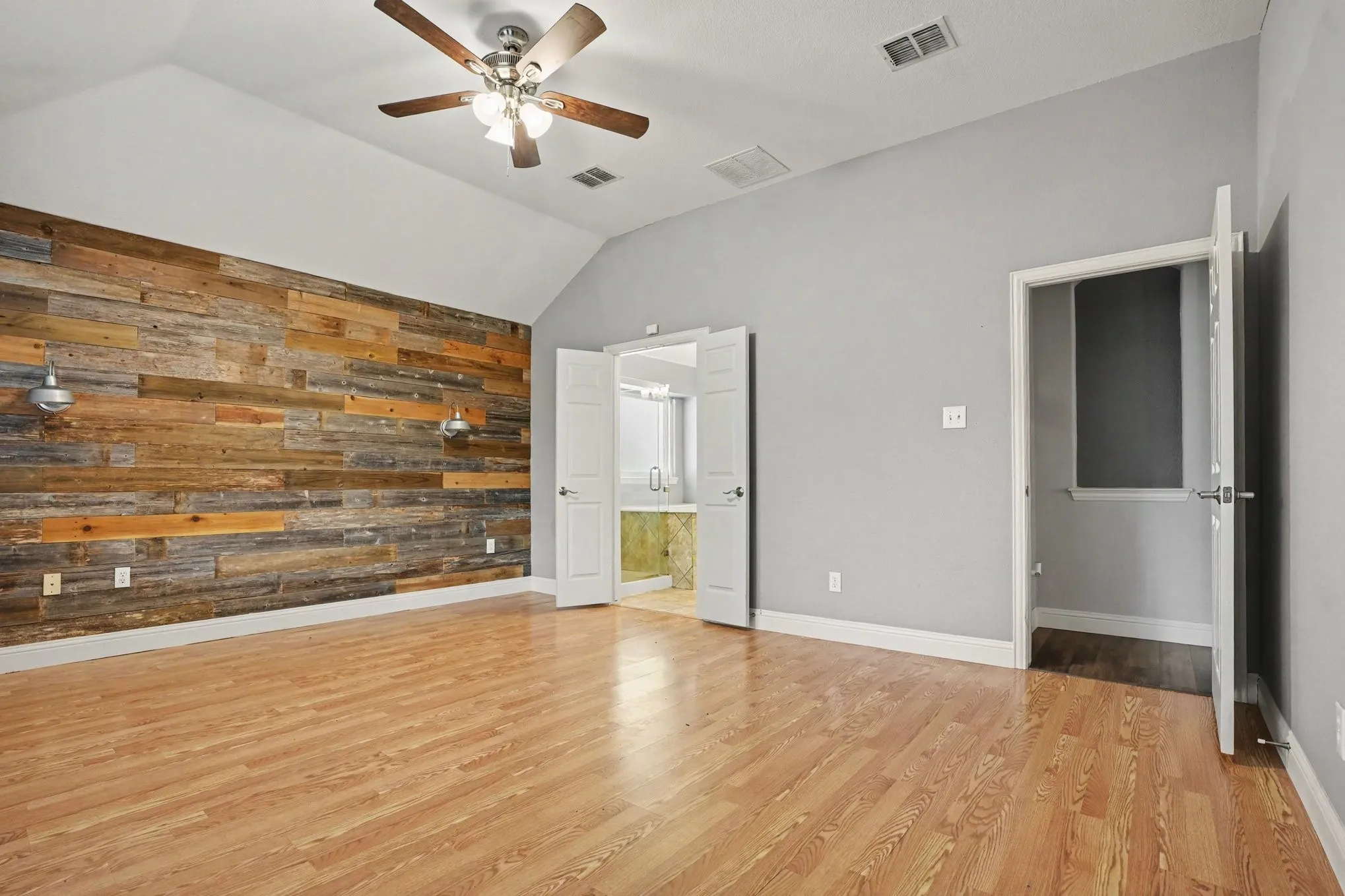 Single Family Residence For Sale in Tarrant County , 1 Mary Lou Court, Mansfield, Texas 76063, 3 Bedroom, 2 Bathroom, 2 Garage spaces, 2,293 Sqft, built in 2002, mls#21372728, Real Estate Agent in Mansfield, Homes For Sale in Tarrant county, Homes For Sale in Mansfield, Realtor in Mansfield Texas, Real Estate Brokerage Independent Realty Texas, Luminita Cordes Realtor