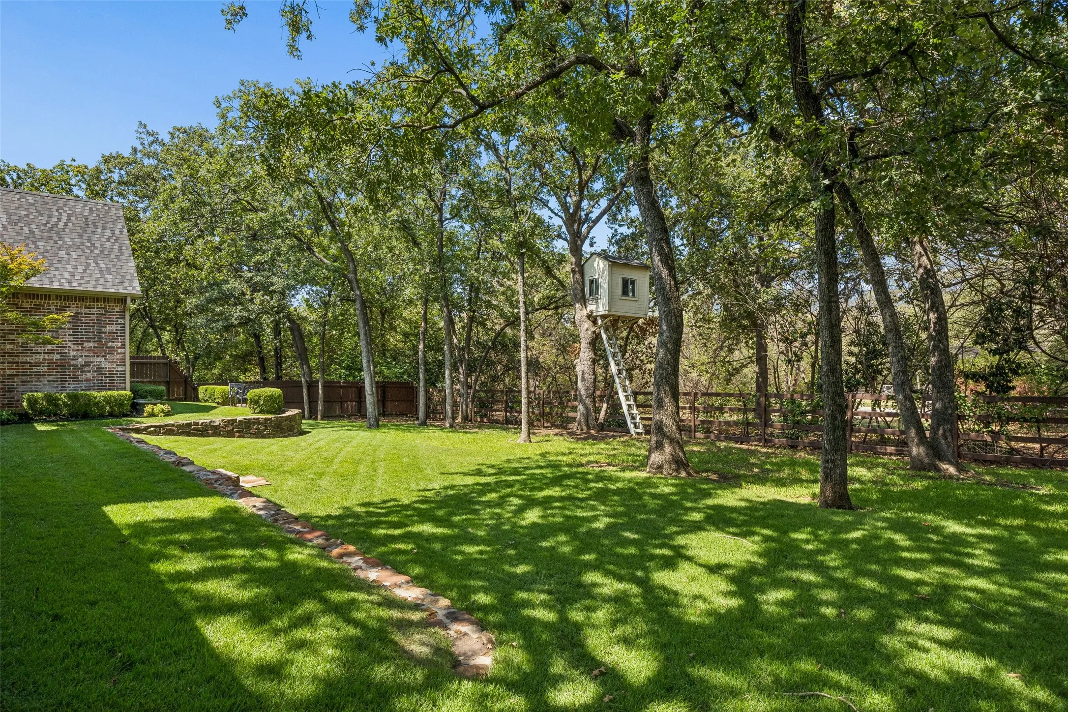 Single Family Residence For Sale in Tarrant County , 208 Polo Trail, Colleyville, Texas 76034, 4 Bedroom, 4 Bathroom, 3 Garage spaces, 4,699 Sqft, built in 1998, mls#21375046, Real Estate Agent in Colleyville, Homes For Sale in Tarrant county, Homes For Sale in Colleyville, Realtor in Colleyville Texas, Real Estate Brokerage Independent Realty Texas, Luminita Cordes Realtor