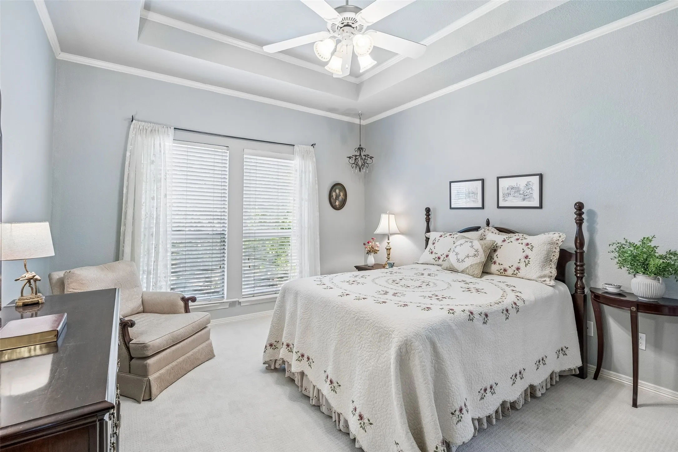 Upstairs ensuite bedroom