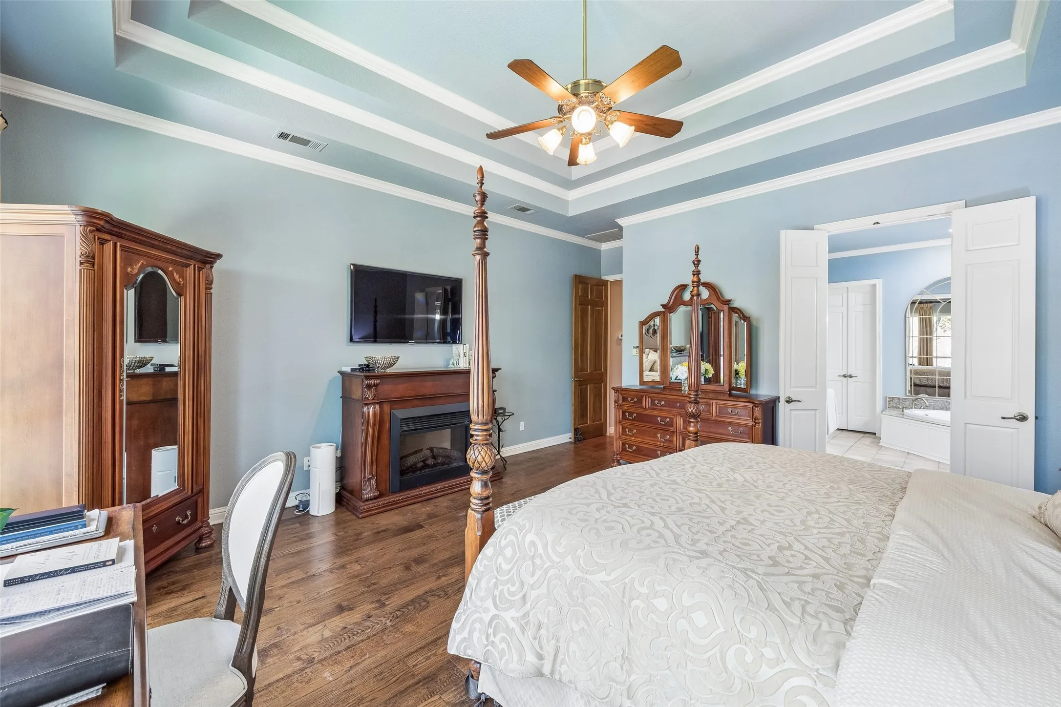 Single Family Residence For Sale in Tarrant County , 208 Polo Trail, Colleyville, Texas 76034, 4 Bedroom, 4 Bathroom, 3 Garage spaces, 4,699 Sqft, built in 1998, mls#21375046, Real Estate Agent in Colleyville, Homes For Sale in Tarrant county, Homes For Sale in Colleyville, Realtor in Colleyville Texas, Real Estate Brokerage Independent Realty Texas, Luminita Cordes Realtor
