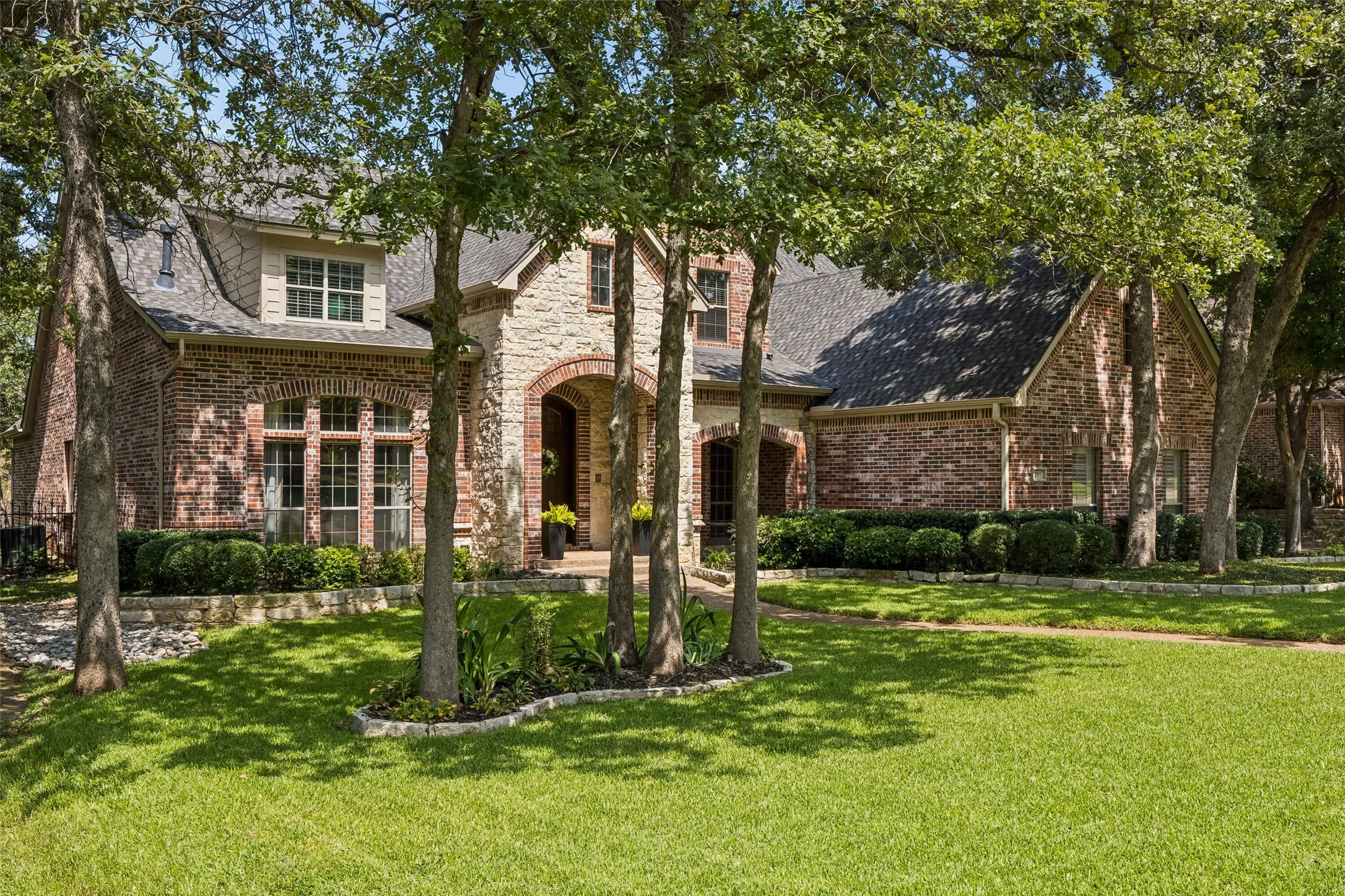 Single Family Residence For Sale in Tarrant County , 208 Polo Trail, Colleyville, Texas 76034, 4 Bedroom, 4 Bathroom, 3 Garage spaces, 4,699 Sqft, built in 1998, mls#21375046, Real Estate Agent in Colleyville, Homes For Sale in Tarrant county, Homes For Sale in Colleyville, Realtor in Colleyville Texas, Real Estate Brokerage Independent Realty Texas, Luminita Cordes Realtor