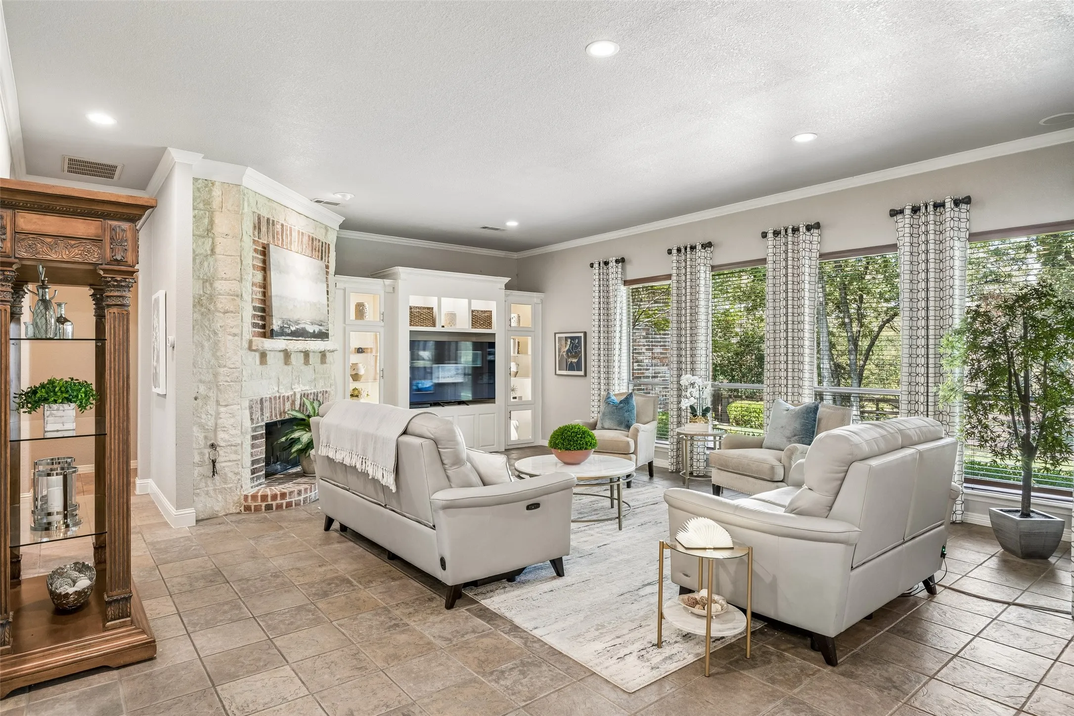 Single Family Residence For Sale in Tarrant County , 208 Polo Trail, Colleyville, Texas 76034, 4 Bedroom, 4 Bathroom, 3 Garage spaces, 4,699 Sqft, built in 1998, mls#21375046, Real Estate Agent in Colleyville, Homes For Sale in Tarrant county, Homes For Sale in Colleyville, Realtor in Colleyville Texas, Real Estate Brokerage Independent Realty Texas, Luminita Cordes Realtor