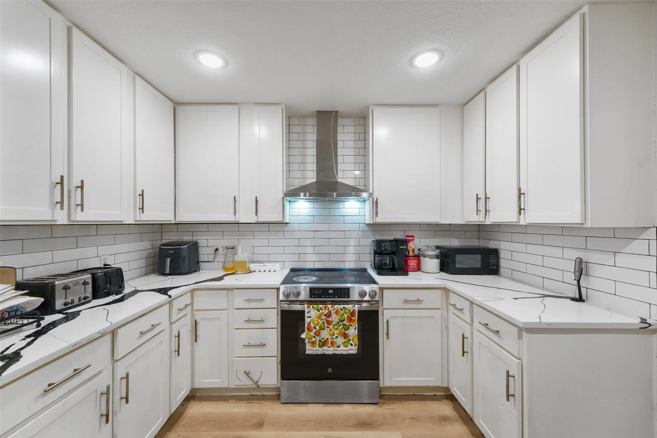 Single Family Residence For Sale in Dallas County , 2108 Meadow Lark, Irving, Texas 75060, 6 Bedroom, 3 Bathroom, Garage spaces, 1,839 Sqft, built in 1967, mls#21372331, Real Estate Agent in Irving, Homes For Sale in Dallas county, Homes For Sale in Irving, Realtor in Irving Texas, Real Estate Brokerage Independent Realty Texas, Luminita Cordes Realtor