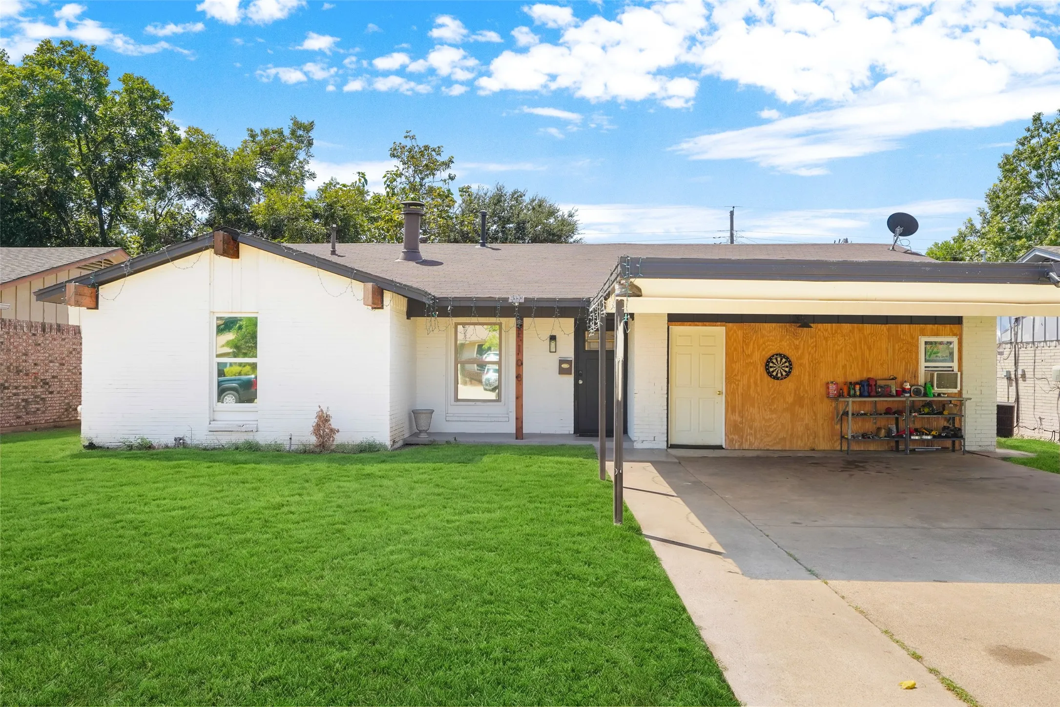 Single Family Residence For Sale in Dallas County , 2108 Meadow Lark, Irving, Texas 75060, 6 Bedroom, 3 Bathroom, Garage spaces, 1,839 Sqft, built in 1967, mls#21372331, Real Estate Agent in Irving, Homes For Sale in Dallas county, Homes For Sale in Irving, Realtor in Irving Texas, Real Estate Brokerage Independent Realty Texas, Luminita Cordes Realtor