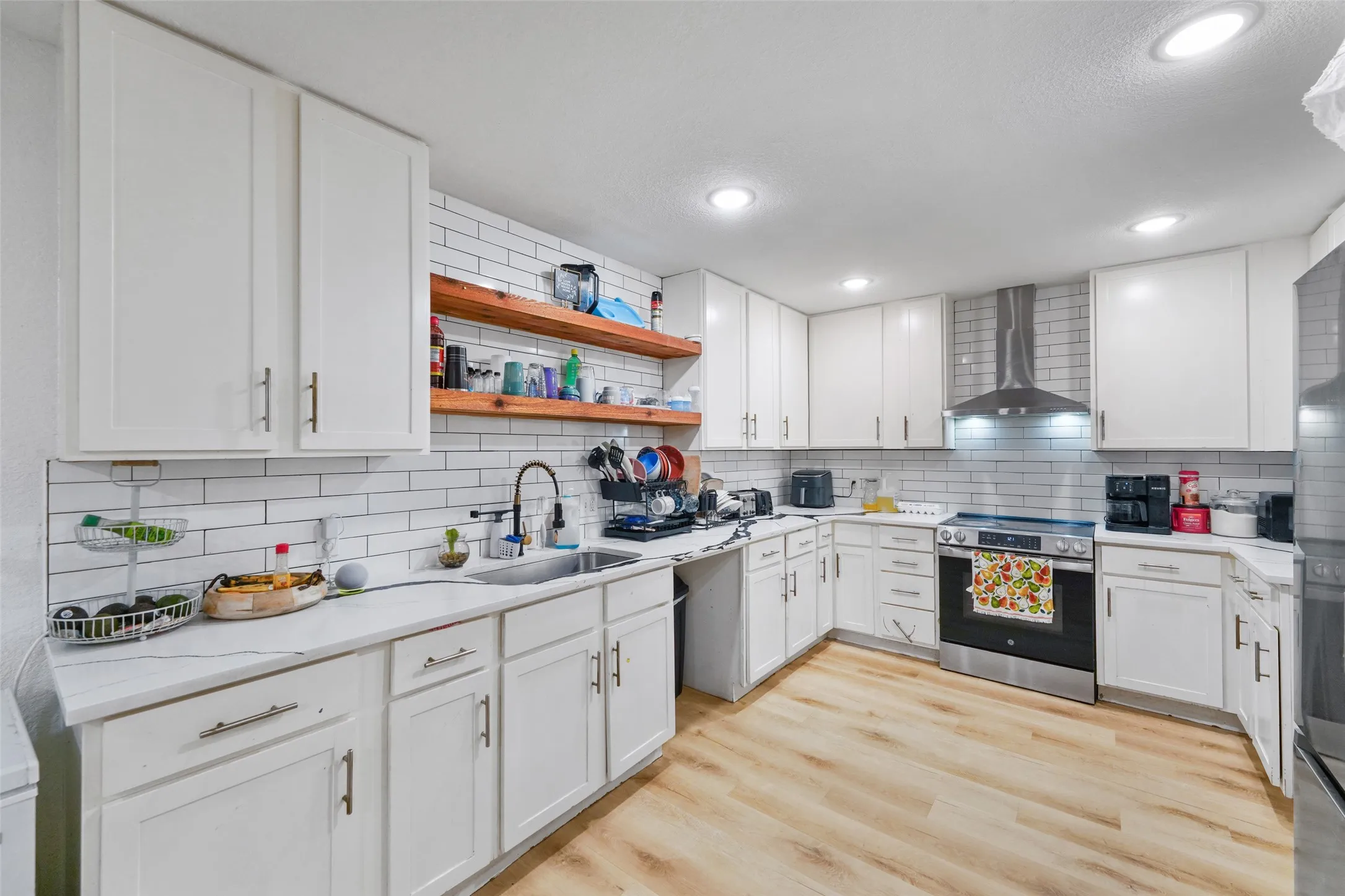 Single Family Residence For Sale in Dallas County , 2108 Meadow Lark, Irving, Texas 75060, 6 Bedroom, 3 Bathroom, Garage spaces, 1,839 Sqft, built in 1967, mls#21372331, Real Estate Agent in Irving, Homes For Sale in Dallas county, Homes For Sale in Irving, Realtor in Irving Texas, Real Estate Brokerage Independent Realty Texas, Luminita Cordes Realtor