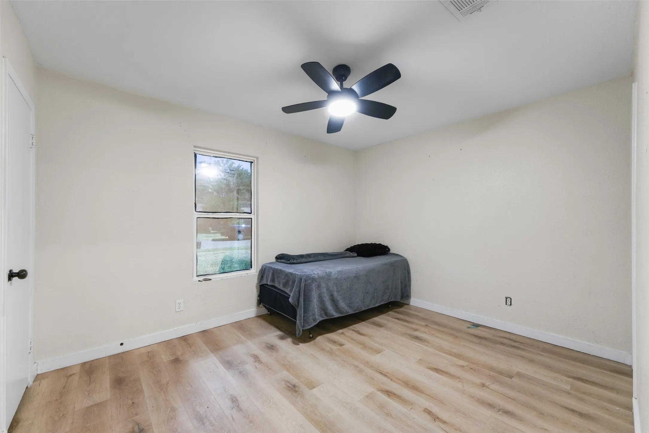 Single Family Residence For Sale in Dallas County , 2108 Meadow Lark, Irving, Texas 75060, 6 Bedroom, 3 Bathroom, Garage spaces, 1,839 Sqft, built in 1967, mls#21372331, Real Estate Agent in Irving, Homes For Sale in Dallas county, Homes For Sale in Irving, Realtor in Irving Texas, Real Estate Brokerage Independent Realty Texas, Luminita Cordes Realtor