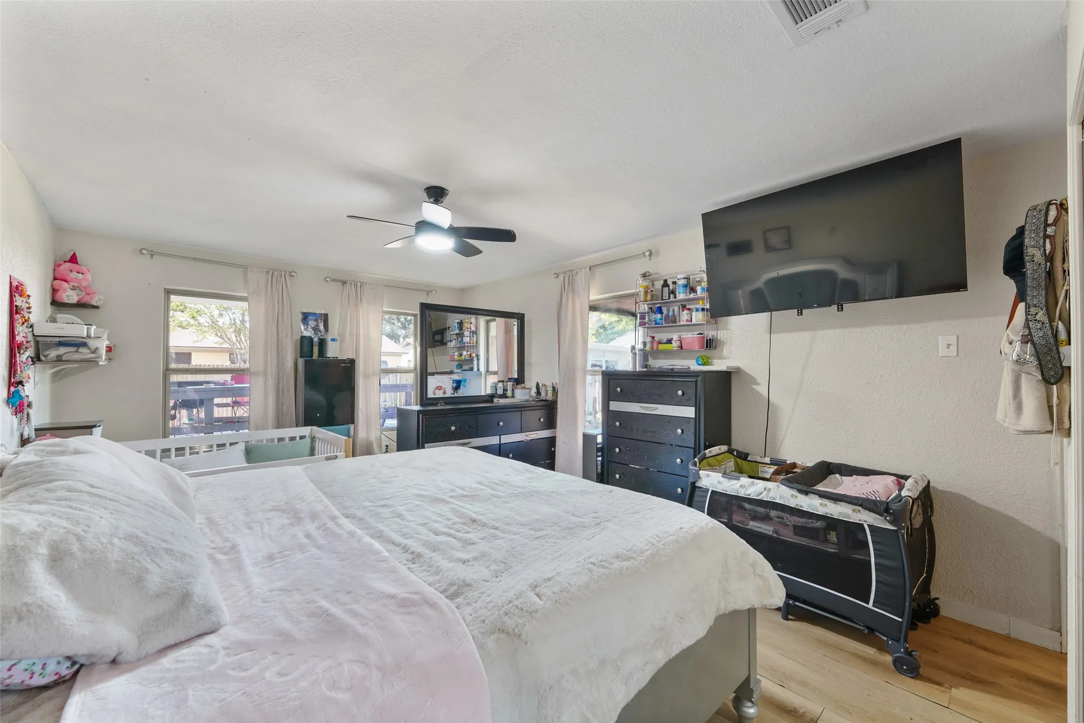 Single Family Residence For Sale in Dallas County , 2108 Meadow Lark, Irving, Texas 75060, 6 Bedroom, 3 Bathroom, Garage spaces, 1,839 Sqft, built in 1967, mls#21372331, Real Estate Agent in Irving, Homes For Sale in Dallas county, Homes For Sale in Irving, Realtor in Irving Texas, Real Estate Brokerage Independent Realty Texas, Luminita Cordes Realtor