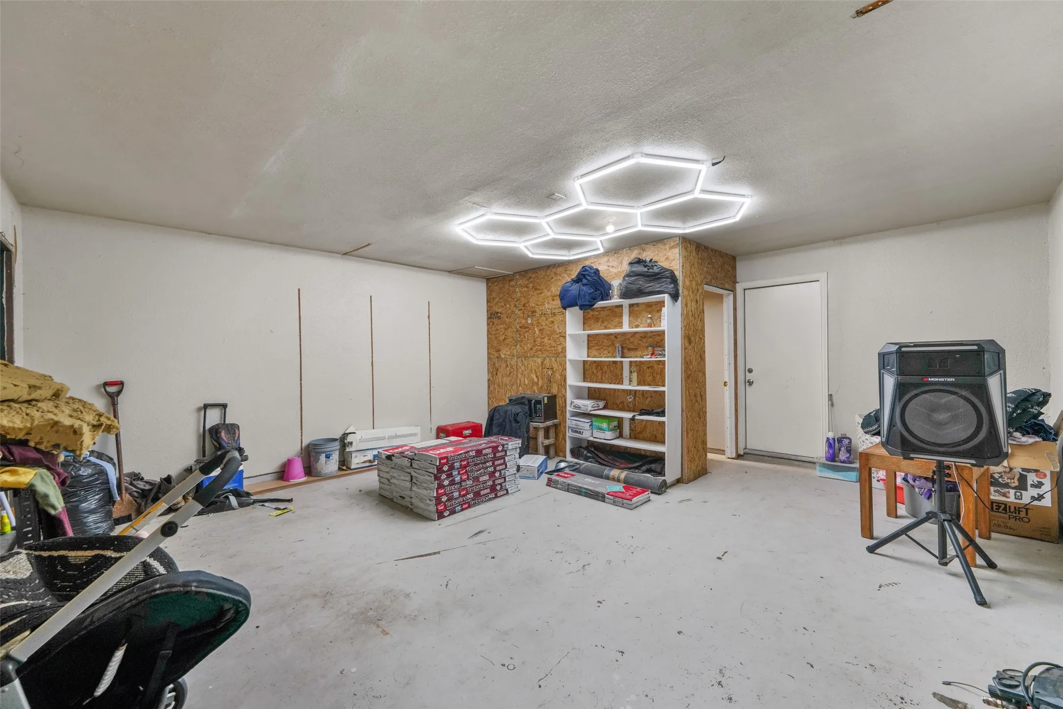 Single Family Residence For Sale in Dallas County , 2108 Meadow Lark, Irving, Texas 75060, 6 Bedroom, 3 Bathroom, Garage spaces, 1,839 Sqft, built in 1967, mls#21372331, Real Estate Agent in Irving, Homes For Sale in Dallas county, Homes For Sale in Irving, Realtor in Irving Texas, Real Estate Brokerage Independent Realty Texas, Luminita Cordes Realtor