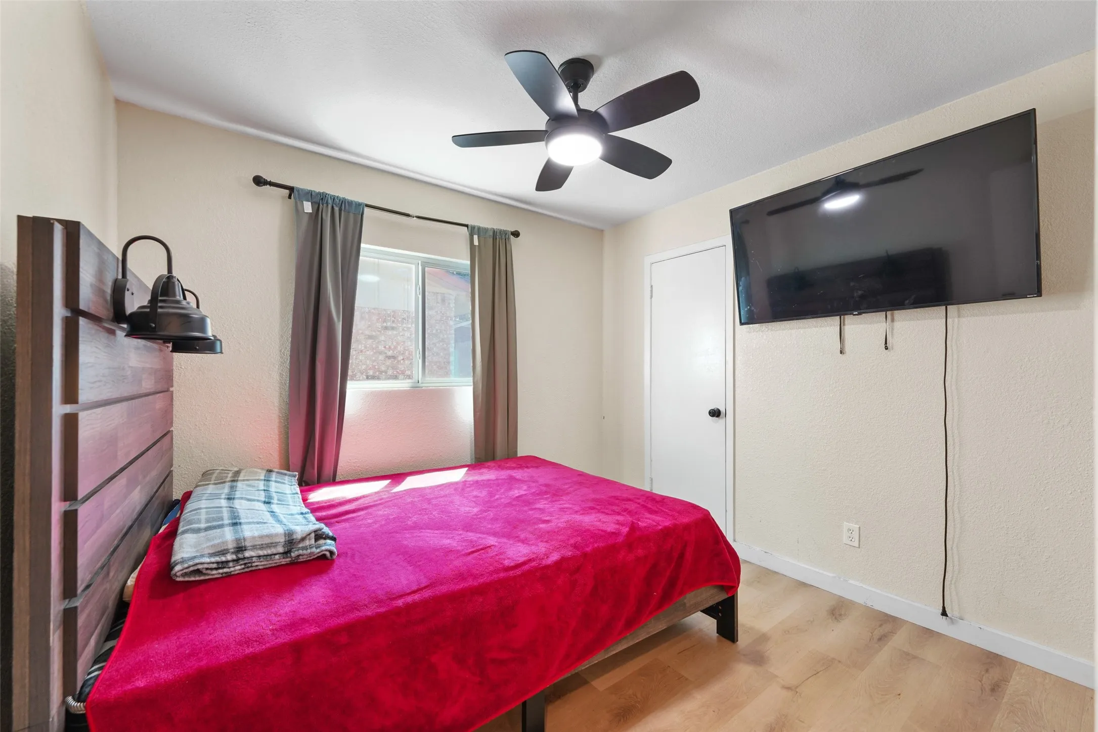 Single Family Residence For Sale in Dallas County , 2108 Meadow Lark, Irving, Texas 75060, 6 Bedroom, 3 Bathroom, Garage spaces, 1,839 Sqft, built in 1967, mls#21372331, Real Estate Agent in Irving, Homes For Sale in Dallas county, Homes For Sale in Irving, Realtor in Irving Texas, Real Estate Brokerage Independent Realty Texas, Luminita Cordes Realtor