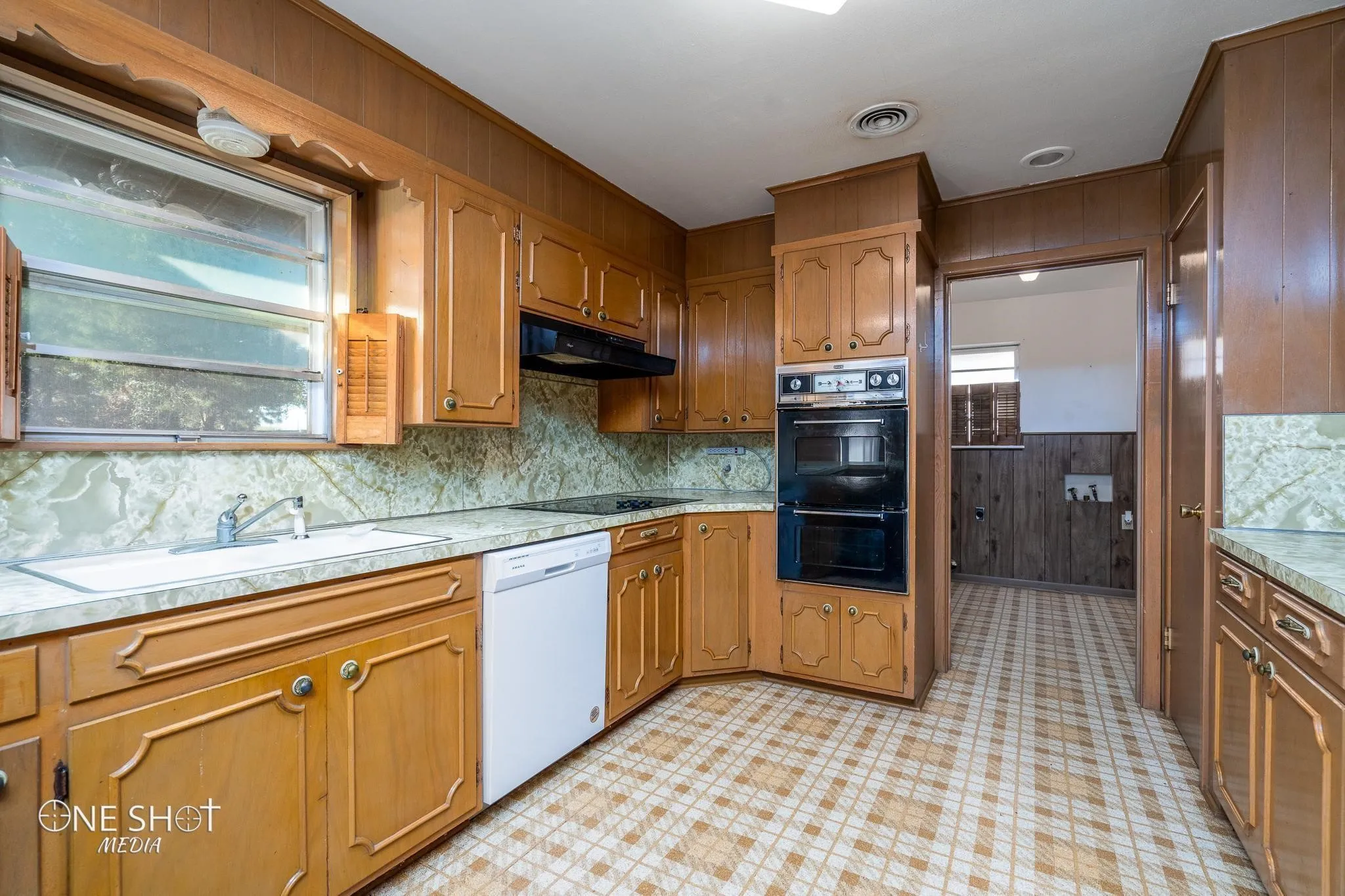 Single Family Residence For Rent in Taylor County , 509 8th Street, Merkel, Texas 79536, 3 Bedroom, 2 Bathroom, 2 Garage spaces, 2,009 Sqft, built in 1970, mls#21375193, Real Estate Agent in Merkel, Homes For Rent in Taylor county, Homes For Rent in Merkel, Realtor in Merkel Texas, Real Estate Brokerage Independent Realty Texas, Luminita Cordes Realtor
