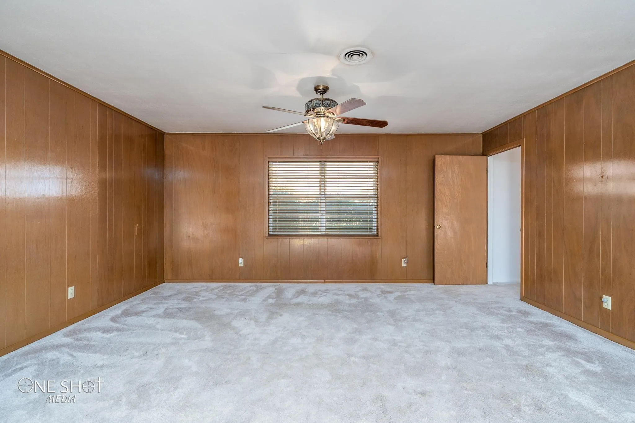 Single Family Residence For Rent in Taylor County , 509 8th Street, Merkel, Texas 79536, 3 Bedroom, 2 Bathroom, 2 Garage spaces, 2,009 Sqft, built in 1970, mls#21375193, Real Estate Agent in Merkel, Homes For Rent in Taylor county, Homes For Rent in Merkel, Realtor in Merkel Texas, Real Estate Brokerage Independent Realty Texas, Luminita Cordes Realtor