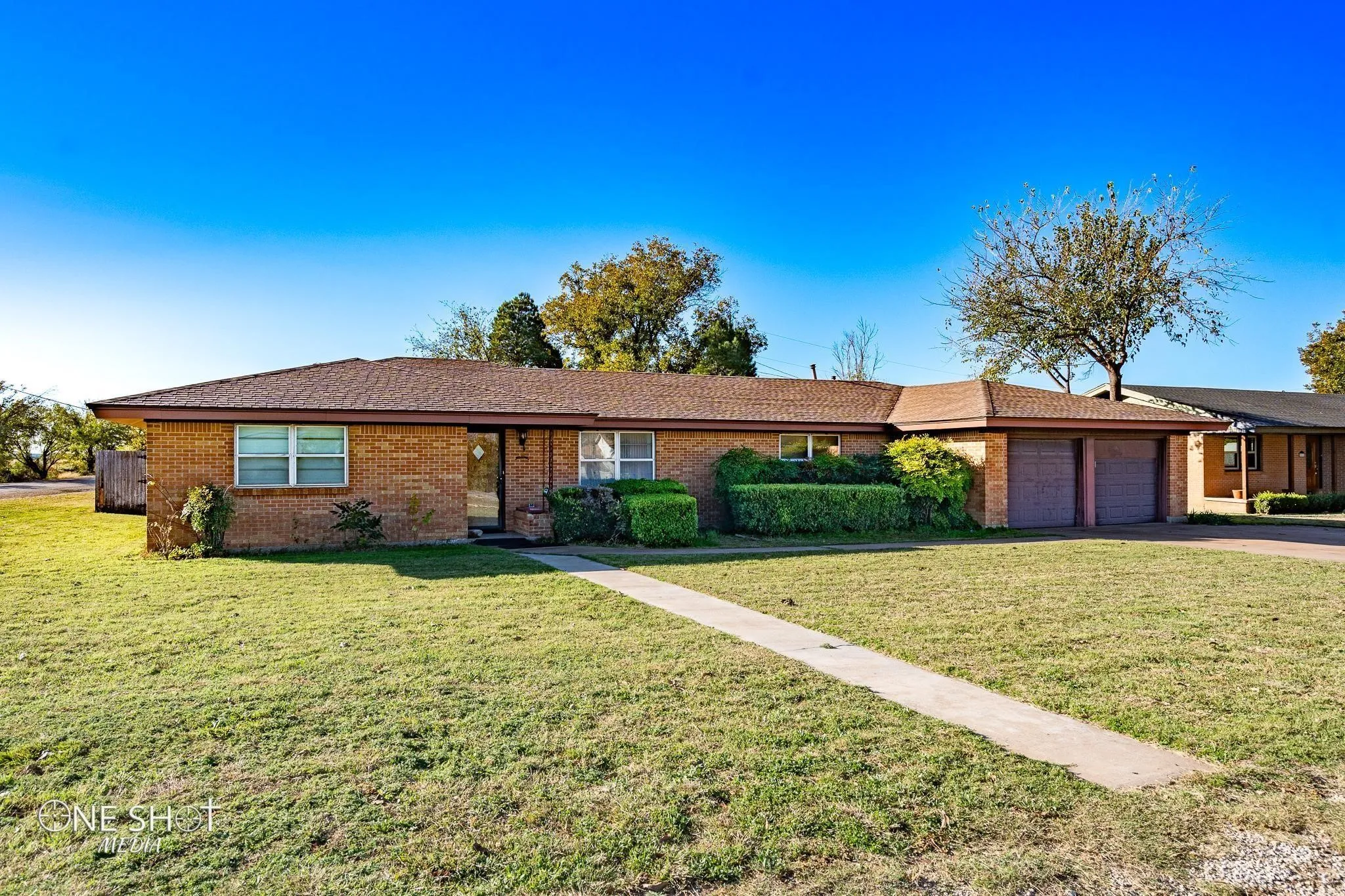 Single Family Residence For Rent in Taylor County , 509 8th Street, Merkel, Texas 79536, 3 Bedroom, 2 Bathroom, 2 Garage spaces, 2,009 Sqft, built in 1970, mls#21375193, Real Estate Agent in Merkel, Homes For Rent in Taylor county, Homes For Rent in Merkel, Realtor in Merkel Texas, Real Estate Brokerage Independent Realty Texas, Luminita Cordes Realtor