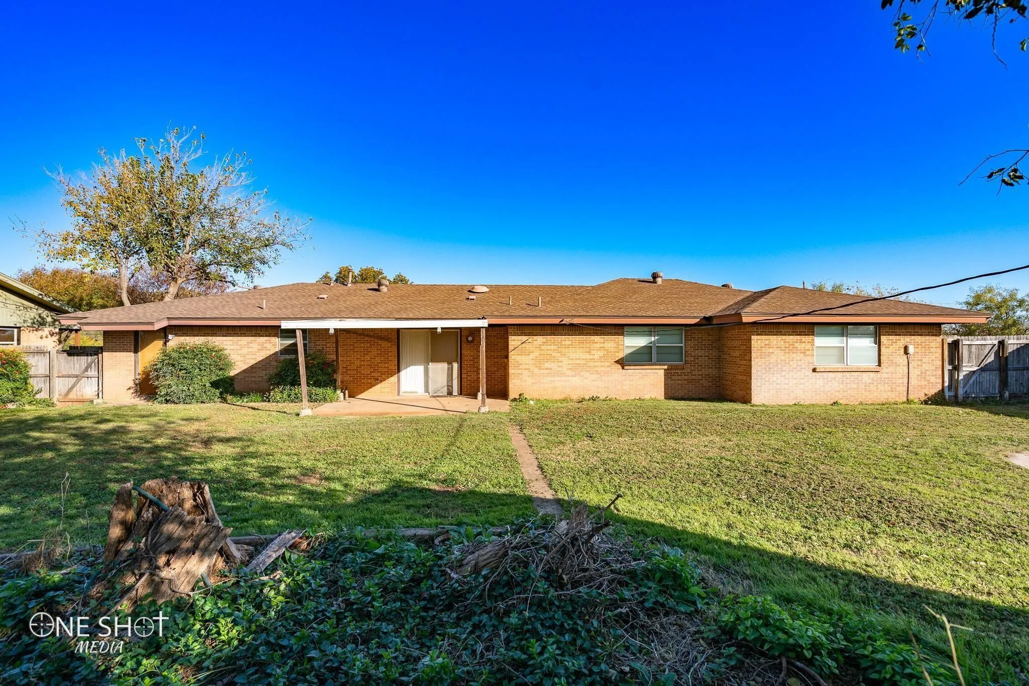 Single Family Residence For Rent in Taylor County , 509 8th Street, Merkel, Texas 79536, 3 Bedroom, 2 Bathroom, 2 Garage spaces, 2,009 Sqft, built in 1970, mls#21375193, Real Estate Agent in Merkel, Homes For Rent in Taylor county, Homes For Rent in Merkel, Realtor in Merkel Texas, Real Estate Brokerage Independent Realty Texas, Luminita Cordes Realtor