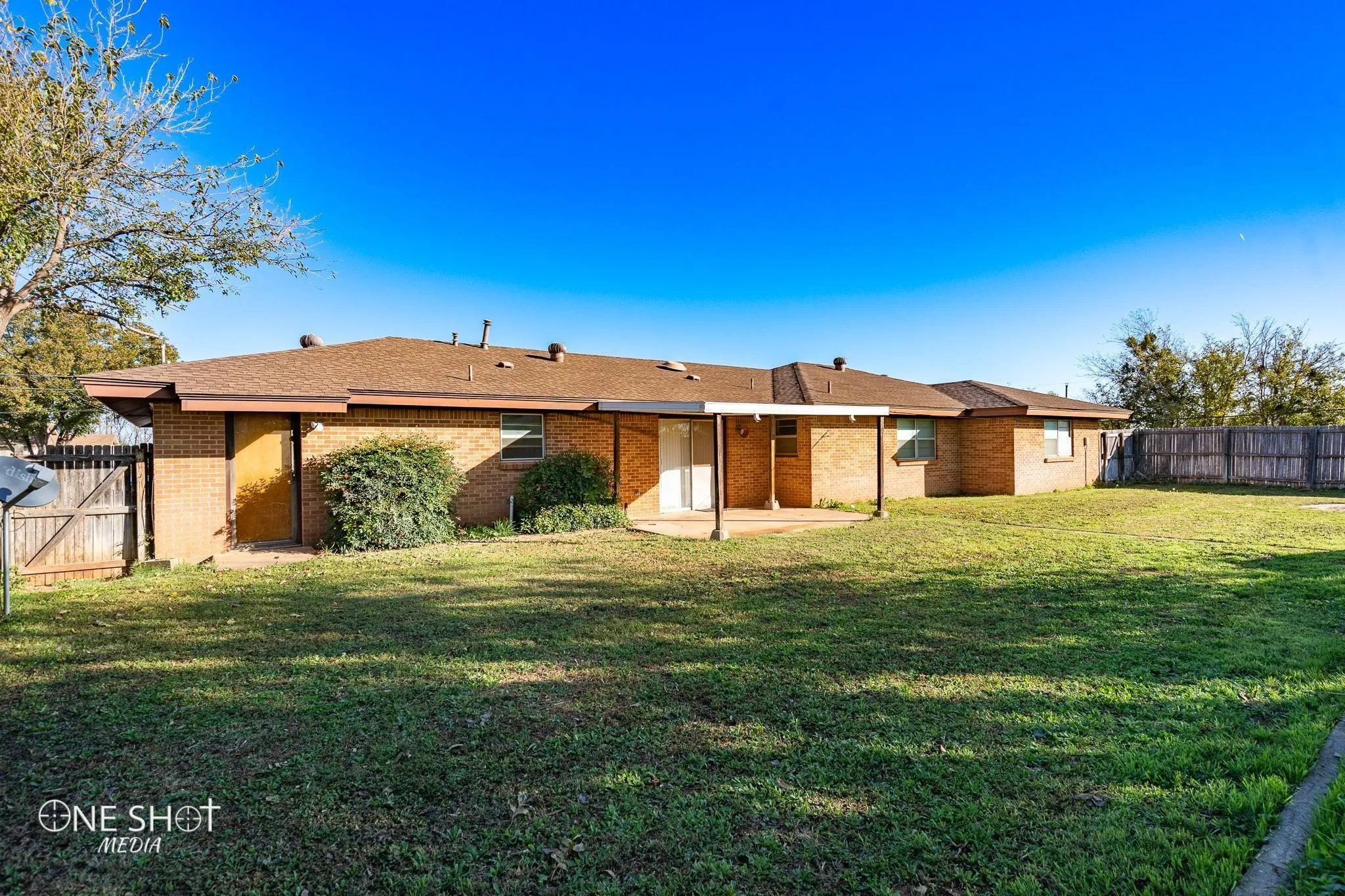 Single Family Residence For Rent in Taylor County , 509 8th Street, Merkel, Texas 79536, 3 Bedroom, 2 Bathroom, 2 Garage spaces, 2,009 Sqft, built in 1970, mls#21375193, Real Estate Agent in Merkel, Homes For Rent in Taylor county, Homes For Rent in Merkel, Realtor in Merkel Texas, Real Estate Brokerage Independent Realty Texas, Luminita Cordes Realtor