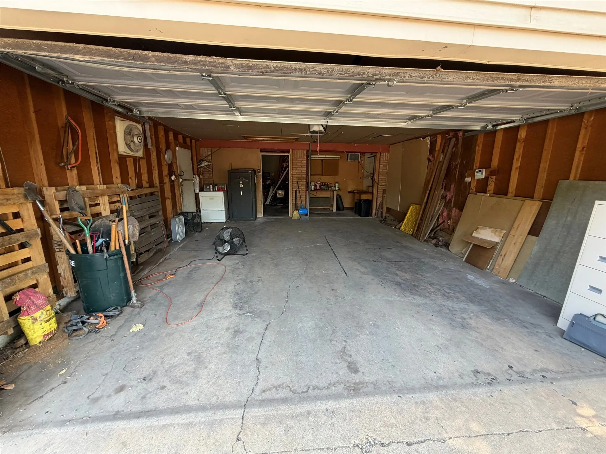Single Family Residence For Sale in Tarrant County , 2121 Elton Road, Haltom City, Texas 76117, 3 Bedroom, 2 Bathroom, 2 Garage spaces, 1,954 Sqft, built in 1959, mls#21375183, Real Estate Agent in Haltom City, Homes For Sale in Tarrant county, Homes For Sale in Haltom City, Realtor in Haltom City Texas, Real Estate Brokerage Independent Realty Texas, Luminita Cordes Realtor