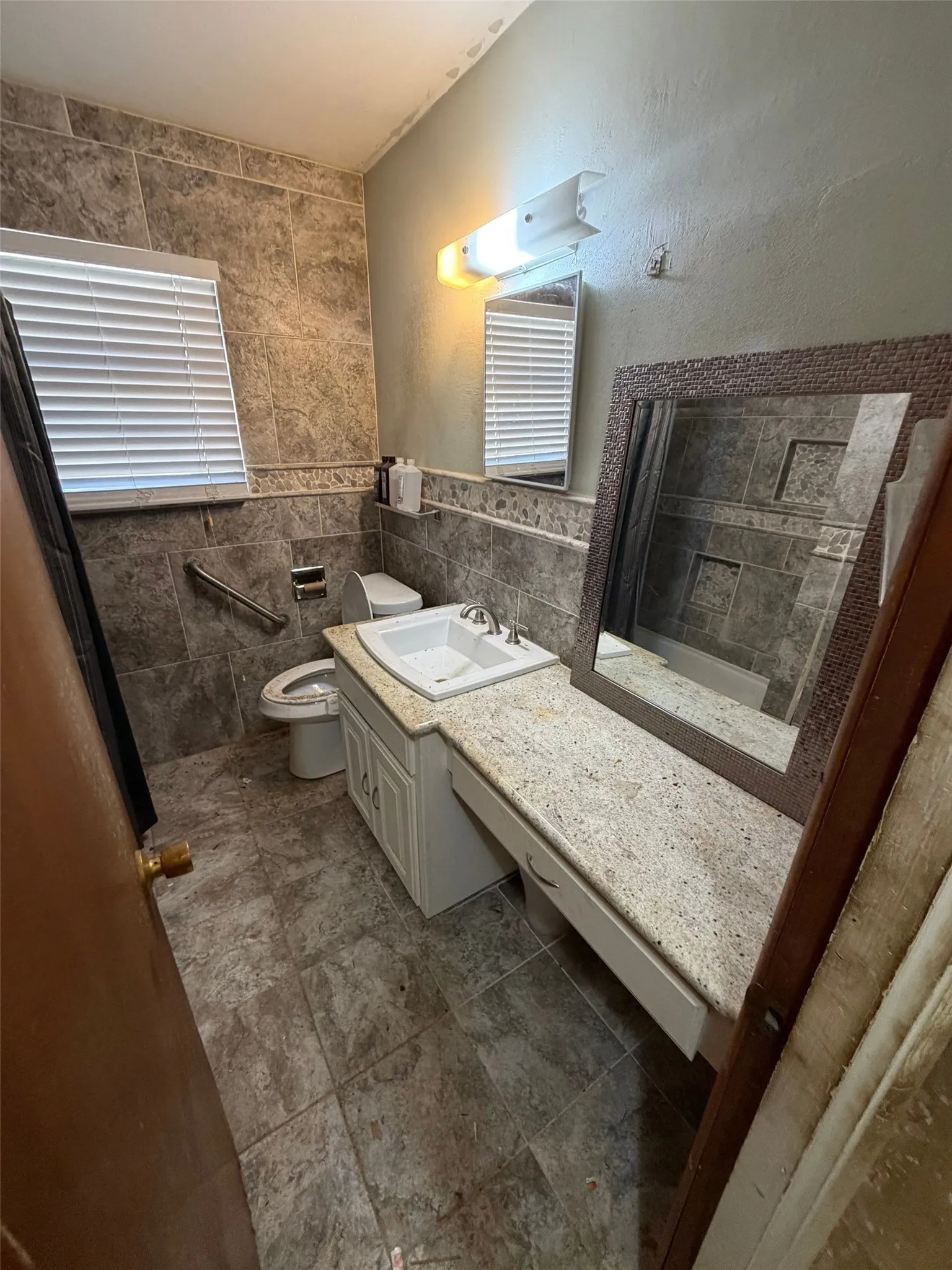Single Family Residence For Sale in Tarrant County , 2121 Elton Road, Haltom City, Texas 76117, 3 Bedroom, 2 Bathroom, 2 Garage spaces, 1,954 Sqft, built in 1959, mls#21375183, Real Estate Agent in Haltom City, Homes For Sale in Tarrant county, Homes For Sale in Haltom City, Realtor in Haltom City Texas, Real Estate Brokerage Independent Realty Texas, Luminita Cordes Realtor
