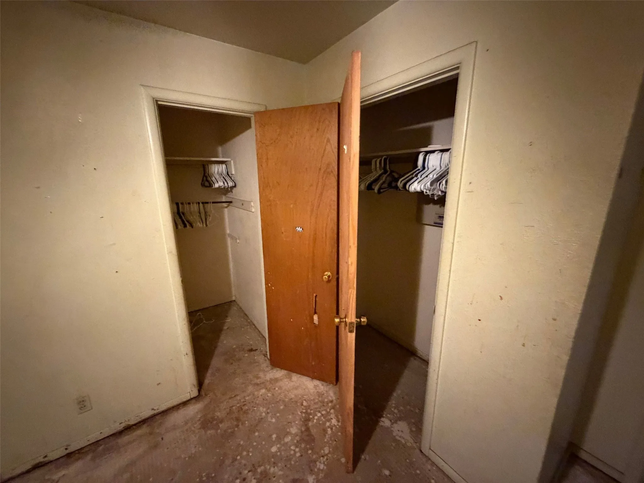 Single Family Residence For Sale in Tarrant County , 2121 Elton Road, Haltom City, Texas 76117, 3 Bedroom, 2 Bathroom, 2 Garage spaces, 1,954 Sqft, built in 1959, mls#21375183, Real Estate Agent in Haltom City, Homes For Sale in Tarrant county, Homes For Sale in Haltom City, Realtor in Haltom City Texas, Real Estate Brokerage Independent Realty Texas, Luminita Cordes Realtor