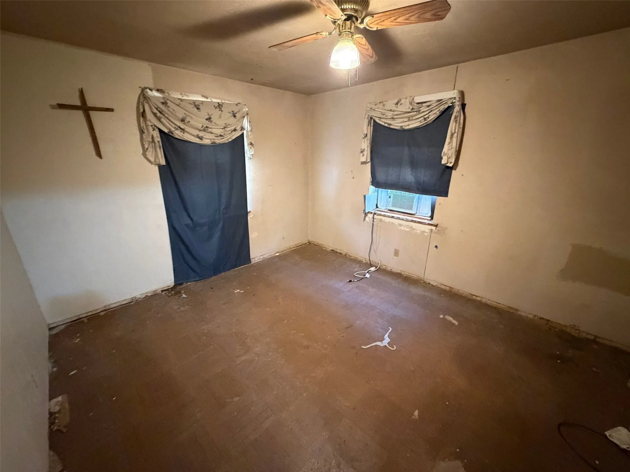 Single Family Residence For Sale in Tarrant County , 2121 Elton Road, Haltom City, Texas 76117, 3 Bedroom, 2 Bathroom, 2 Garage spaces, 1,954 Sqft, built in 1959, mls#21375183, Real Estate Agent in Haltom City, Homes For Sale in Tarrant county, Homes For Sale in Haltom City, Realtor in Haltom City Texas, Real Estate Brokerage Independent Realty Texas, Luminita Cordes Realtor