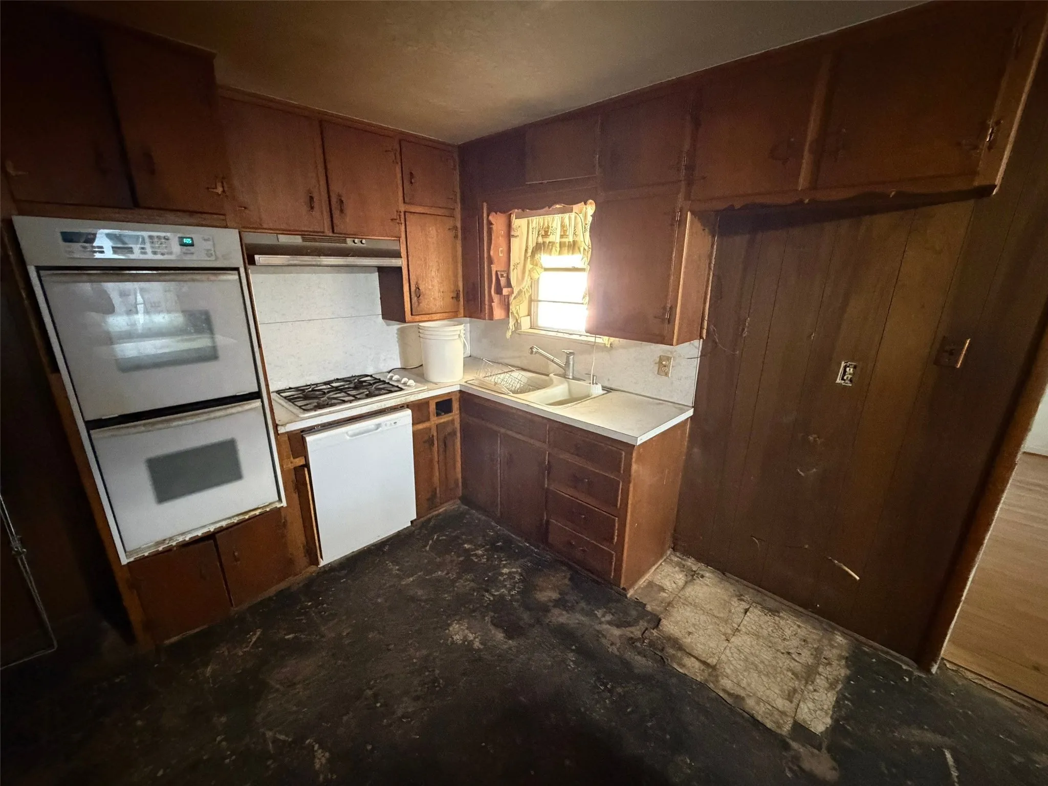 Single Family Residence For Sale in Tarrant County , 2121 Elton Road, Haltom City, Texas 76117, 3 Bedroom, 2 Bathroom, 2 Garage spaces, 1,954 Sqft, built in 1959, mls#21375183, Real Estate Agent in Haltom City, Homes For Sale in Tarrant county, Homes For Sale in Haltom City, Realtor in Haltom City Texas, Real Estate Brokerage Independent Realty Texas, Luminita Cordes Realtor