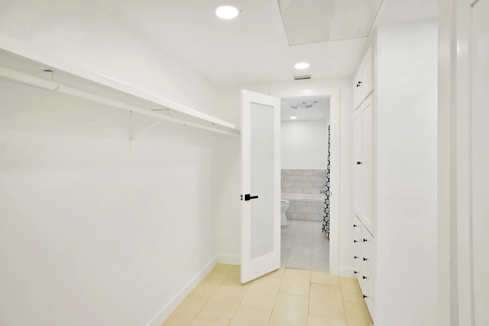 Condominium For Rent in Dallas County , 4505 Rawlins Street, Dallas, Texas 75219, 3 Bedroom, 4 Bathroom, 2 Garage spaces, 2,036 Sqft, built in 1968, mls#21373862, Real Estate Agent in Dallas, Homes For Rent in Dallas county, Homes For Rent in Dallas, Realtor in Dallas Texas, Real Estate Brokerage Independent Realty Texas, Luminita Cordes Realtor
