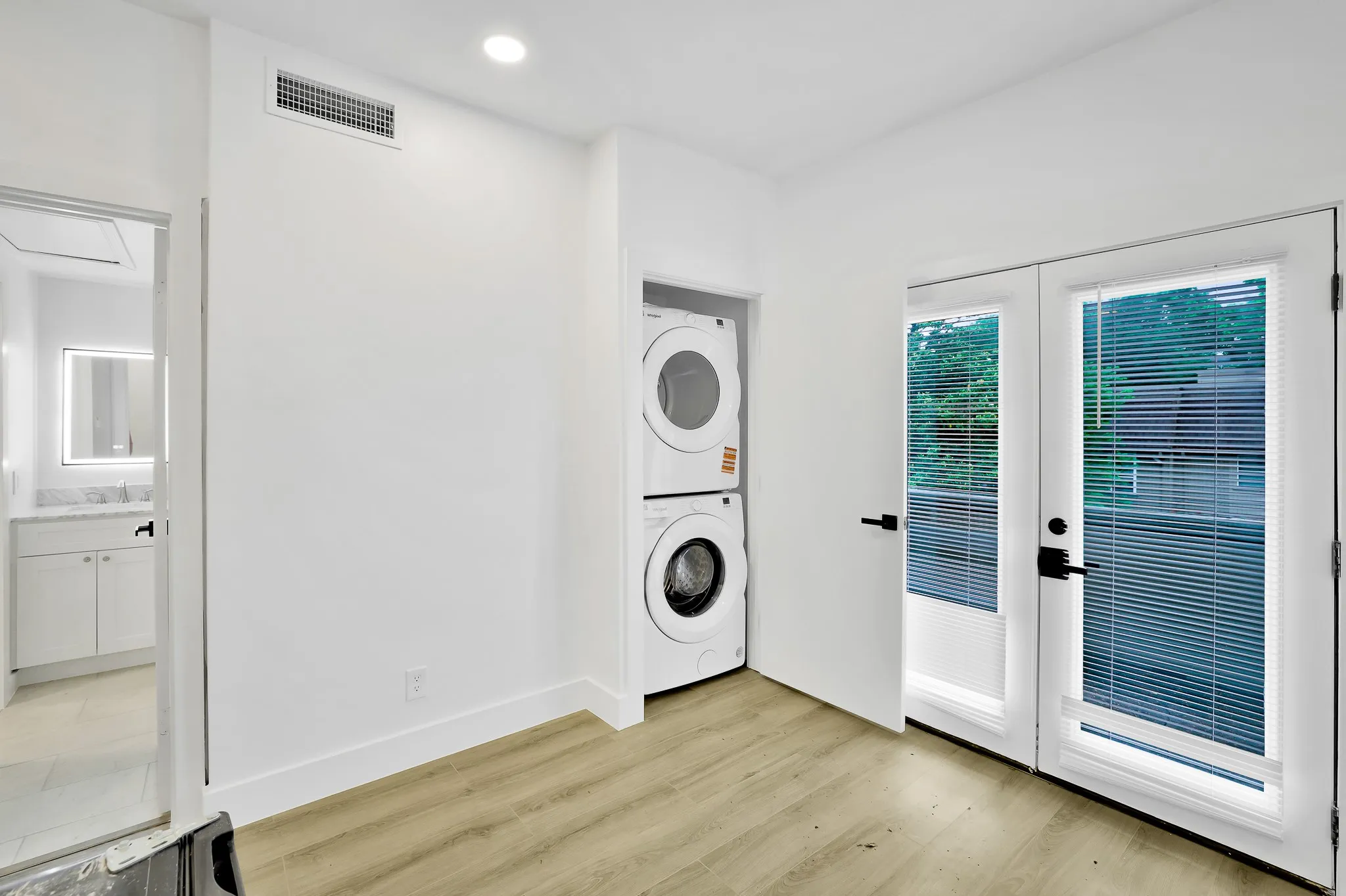 Condominium For Rent in Dallas County , 4505 Rawlins Street, Dallas, Texas 75219, 3 Bedroom, 4 Bathroom, 2 Garage spaces, 2,036 Sqft, built in 1968, mls#21373862, Real Estate Agent in Dallas, Homes For Rent in Dallas county, Homes For Rent in Dallas, Realtor in Dallas Texas, Real Estate Brokerage Independent Realty Texas, Luminita Cordes Realtor