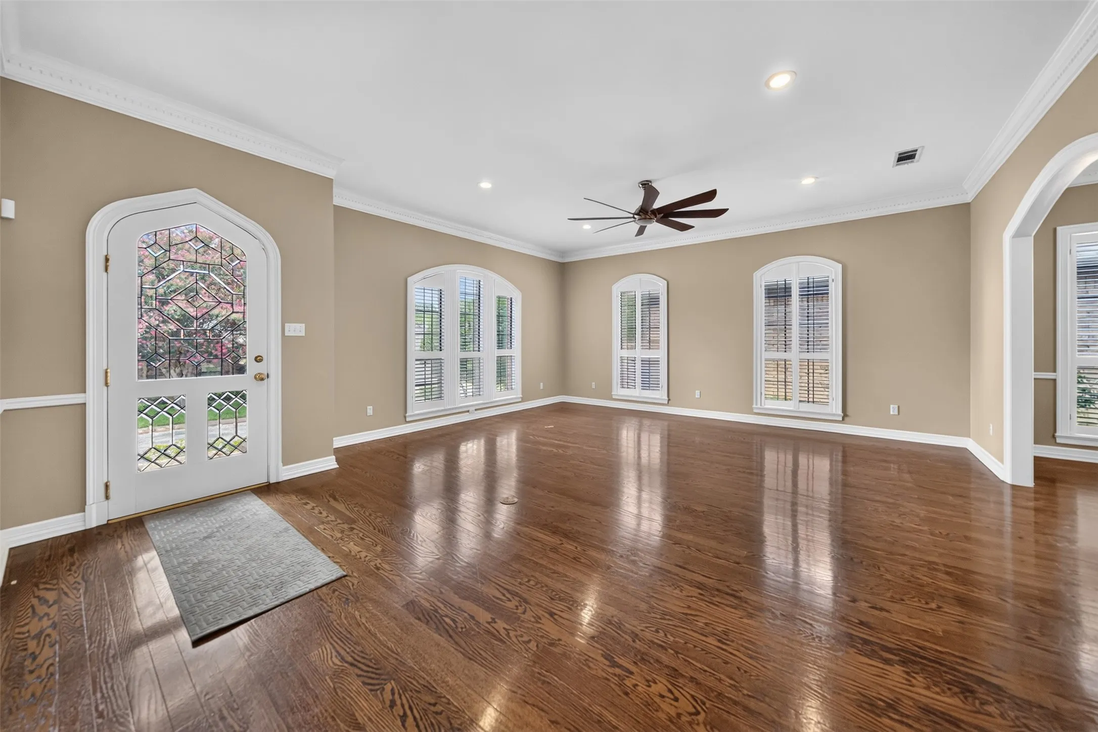 Single Family Residence For Sale in Smith County , 504 Hyde Park Drive, Tyler, Texas 75701, 3 Bedroom, 3 Bathroom, 2 Garage spaces, 3,386 Sqft, built in 1990, mls#21375211, Real Estate Agent in Tyler, Homes For Sale in Smith county, Homes For Sale in Tyler, Realtor in Tyler Texas, Real Estate Brokerage Independent Realty Texas, Luminita Cordes Realtor