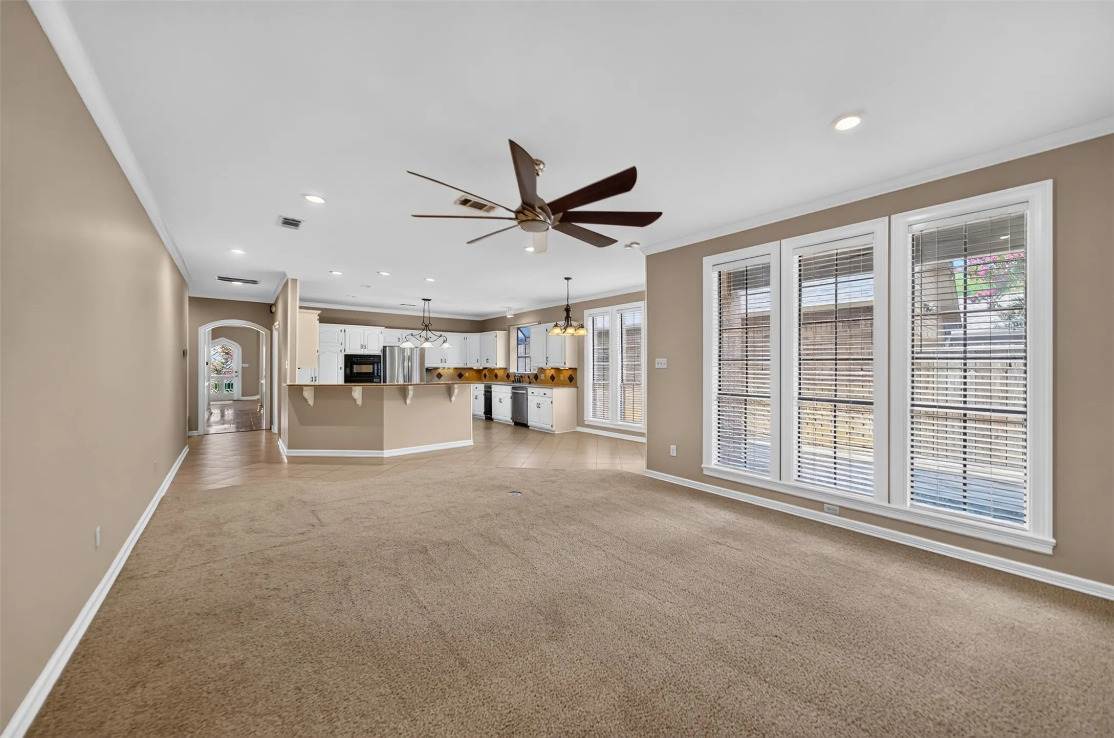 Single Family Residence For Sale in Smith County , 504 Hyde Park Drive, Tyler, Texas 75701, 3 Bedroom, 3 Bathroom, 2 Garage spaces, 3,386 Sqft, built in 1990, mls#21375211, Real Estate Agent in Tyler, Homes For Sale in Smith county, Homes For Sale in Tyler, Realtor in Tyler Texas, Real Estate Brokerage Independent Realty Texas, Luminita Cordes Realtor