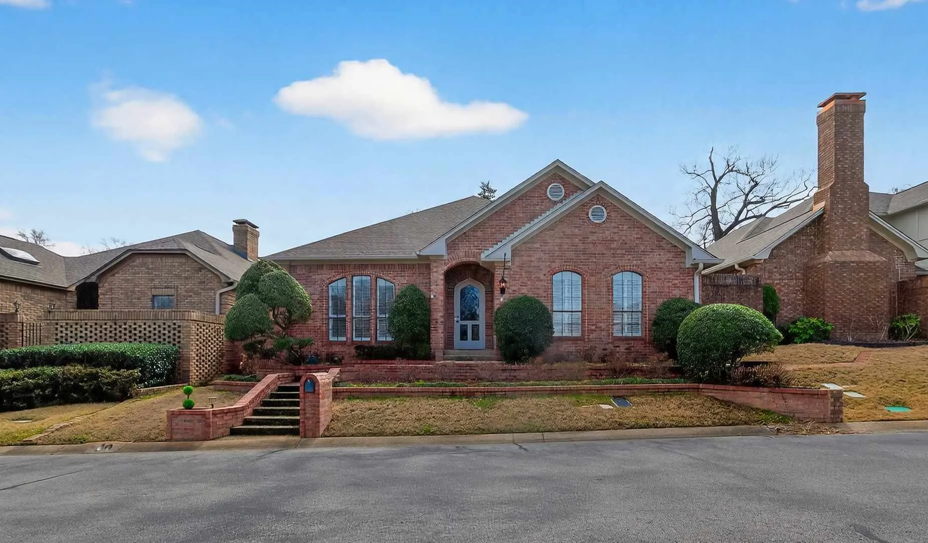 Single Family Residence For Sale in Smith County , 504 Hyde Park Drive, Tyler, Texas 75701, 3 Bedroom, 3 Bathroom, 2 Garage spaces, 3,386 Sqft, built in 1990, mls#21375211, Real Estate Agent in Tyler, Homes For Sale in Smith county, Homes For Sale in Tyler, Realtor in Tyler Texas, Real Estate Brokerage Independent Realty Texas, Luminita Cordes Realtor