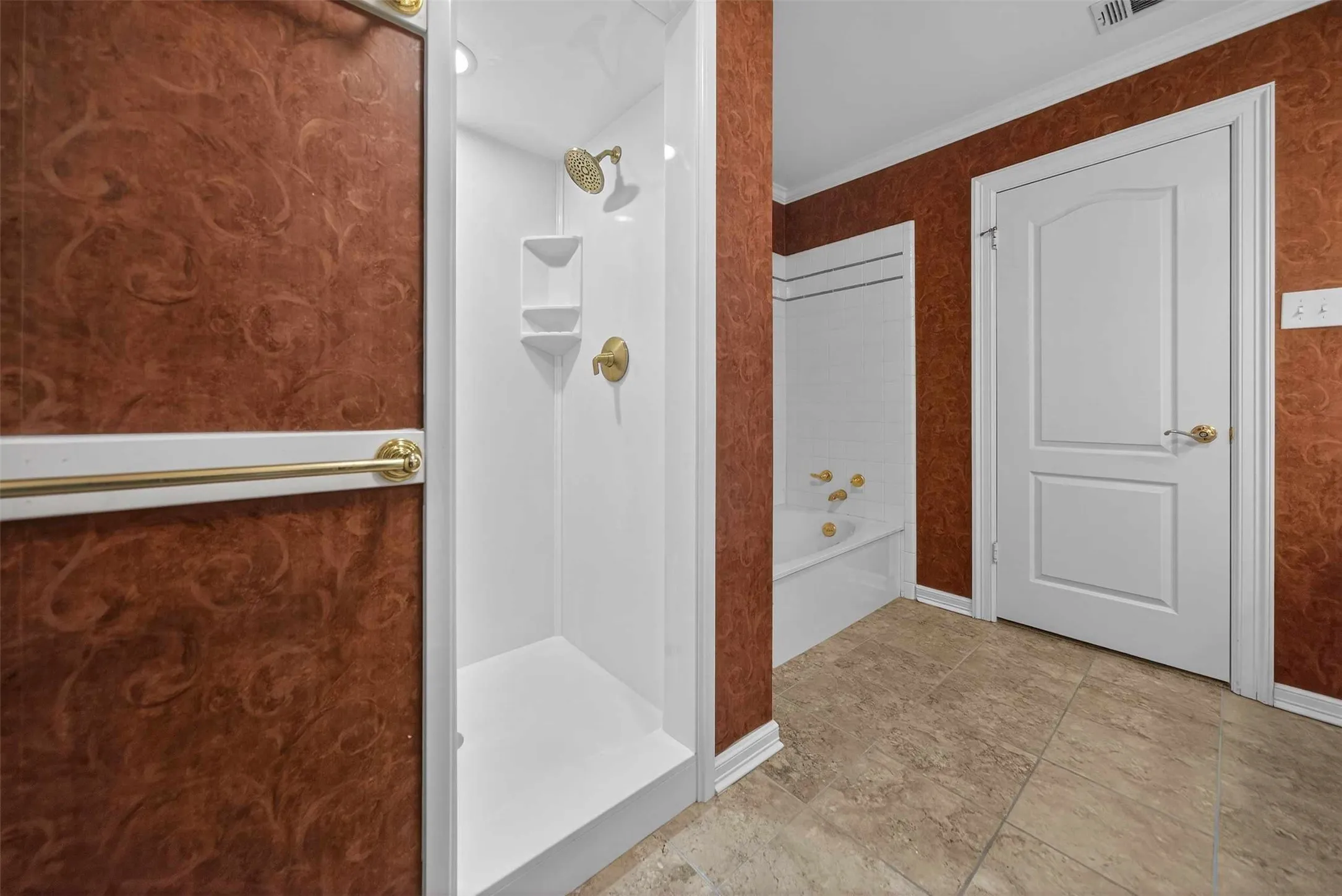 Single Family Residence For Sale in Smith County , 504 Hyde Park Drive, Tyler, Texas 75701, 3 Bedroom, 3 Bathroom, 2 Garage spaces, 3,386 Sqft, built in 1990, mls#21375211, Real Estate Agent in Tyler, Homes For Sale in Smith county, Homes For Sale in Tyler, Realtor in Tyler Texas, Real Estate Brokerage Independent Realty Texas, Luminita Cordes Realtor